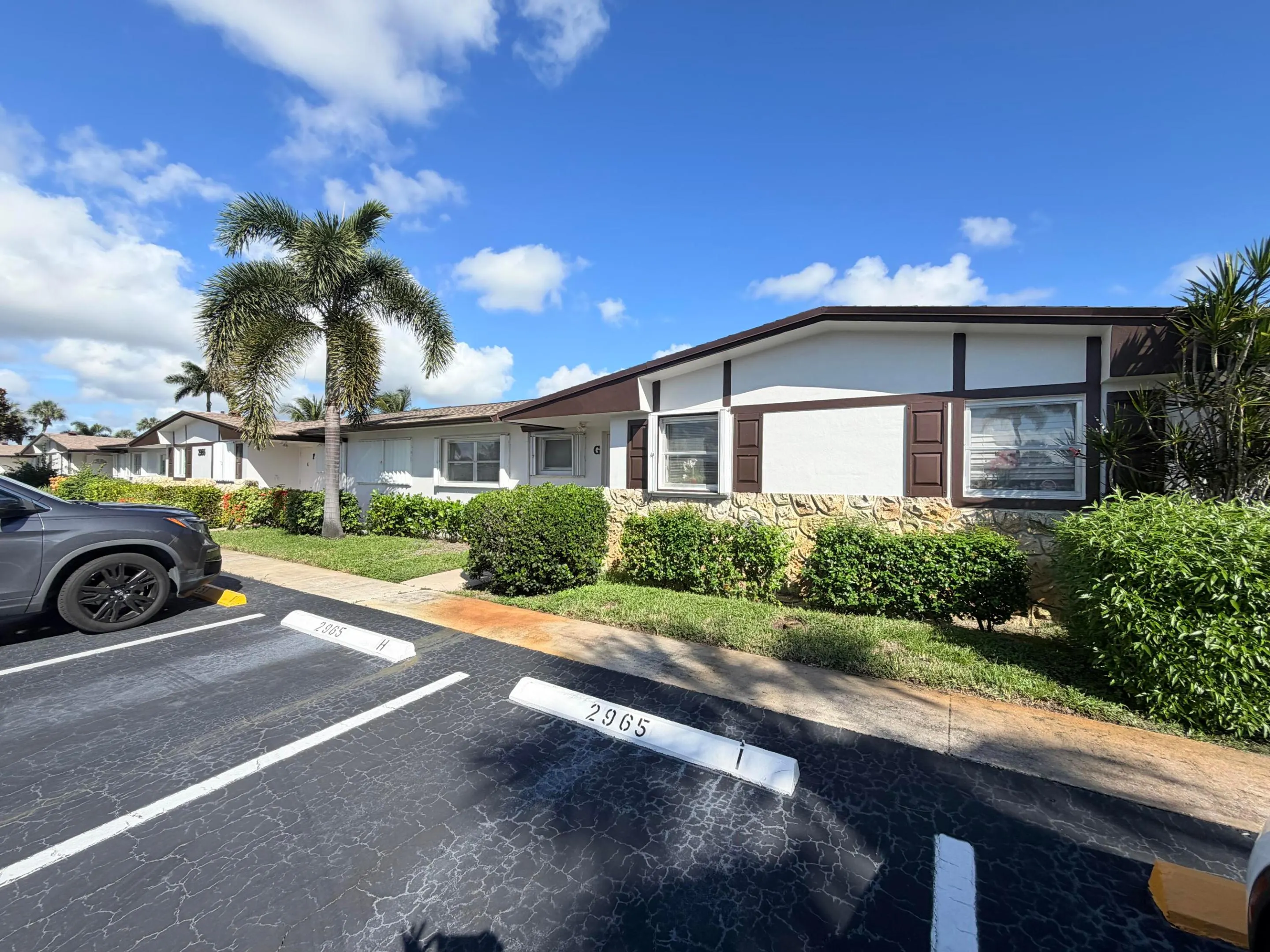 2965 CROSLEY Drive W #G