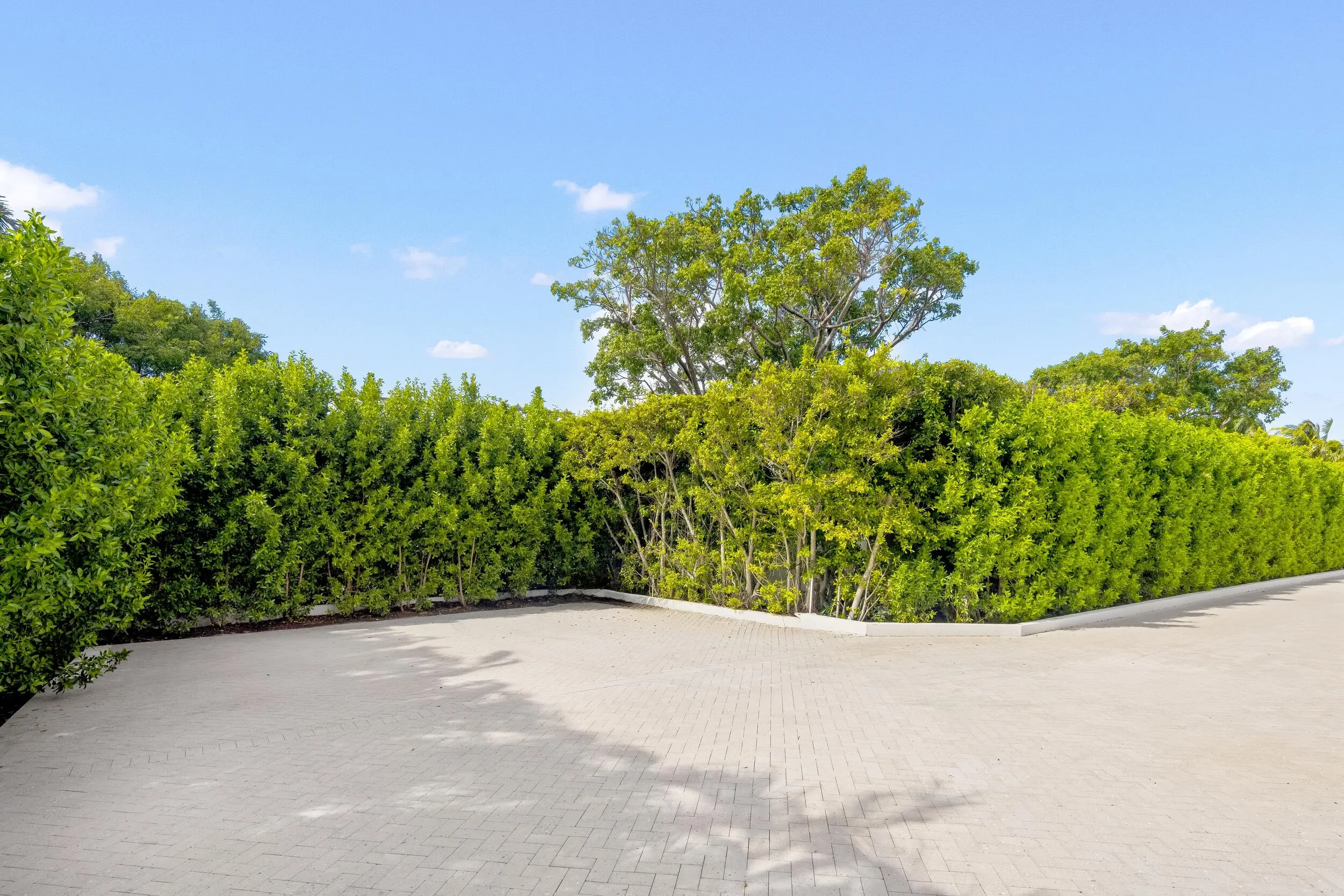 200 Regents Park Road