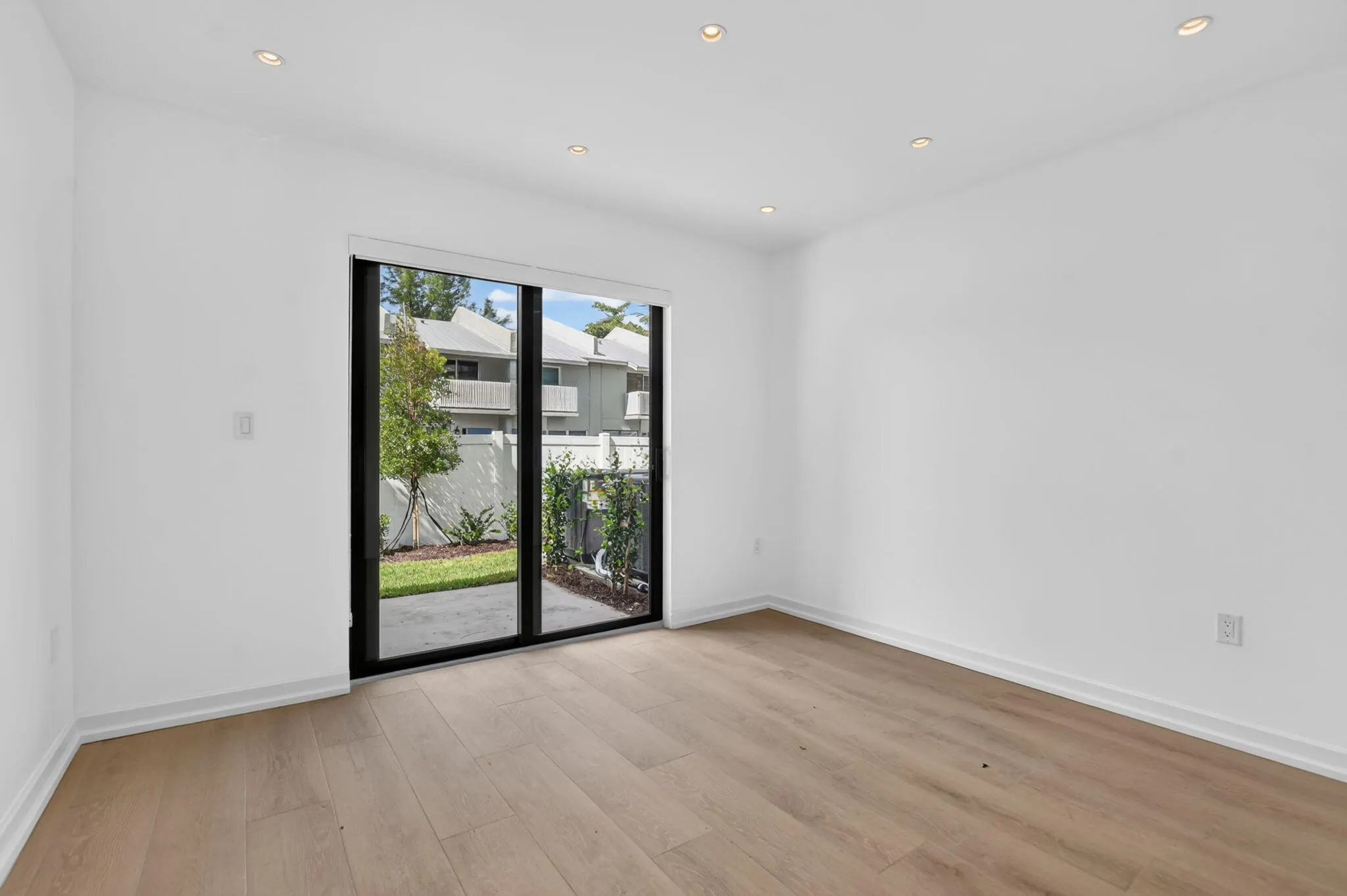 325 NE 20TH Avenue #Th a