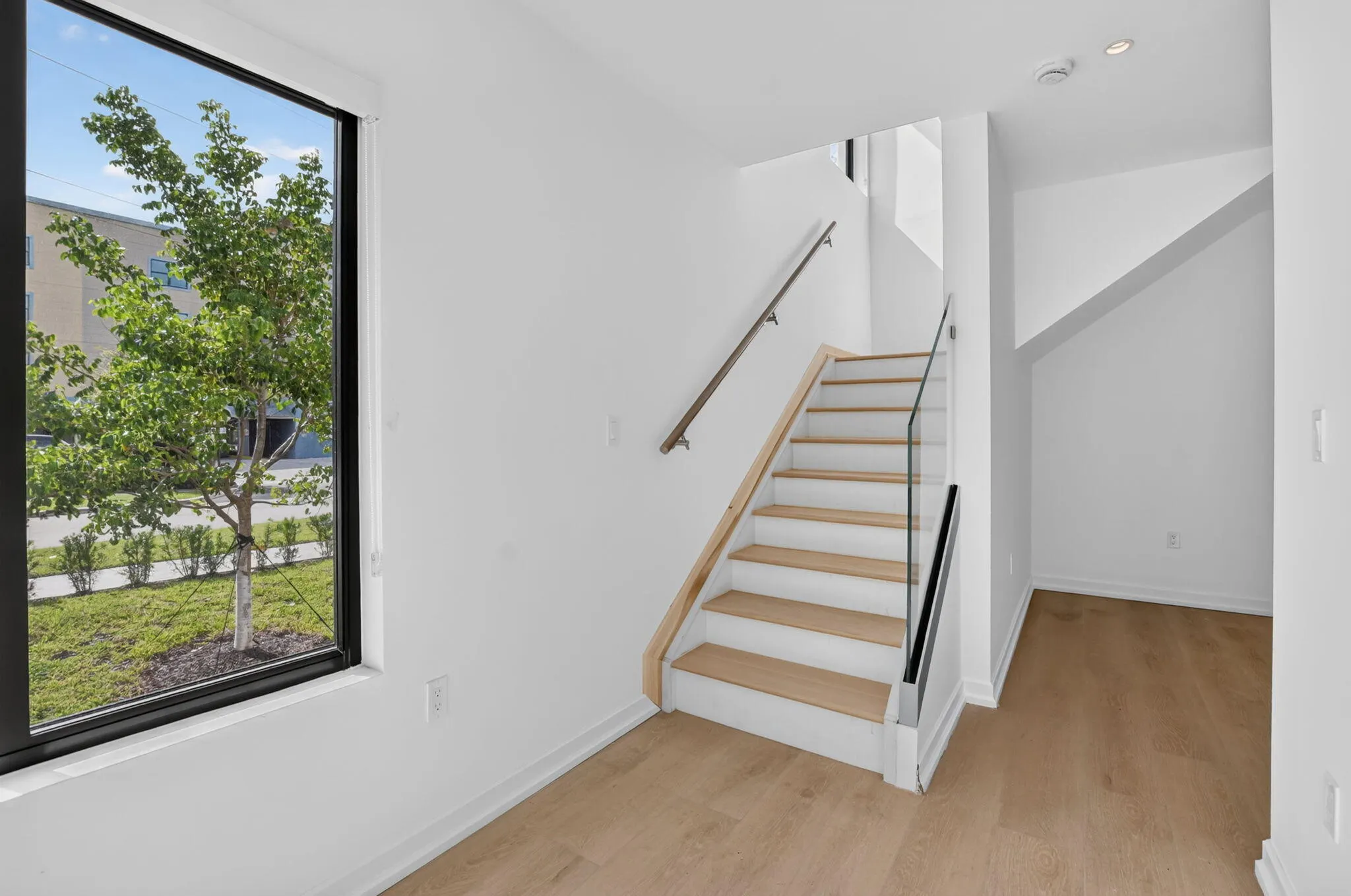 325 NE 20TH Avenue #Th a