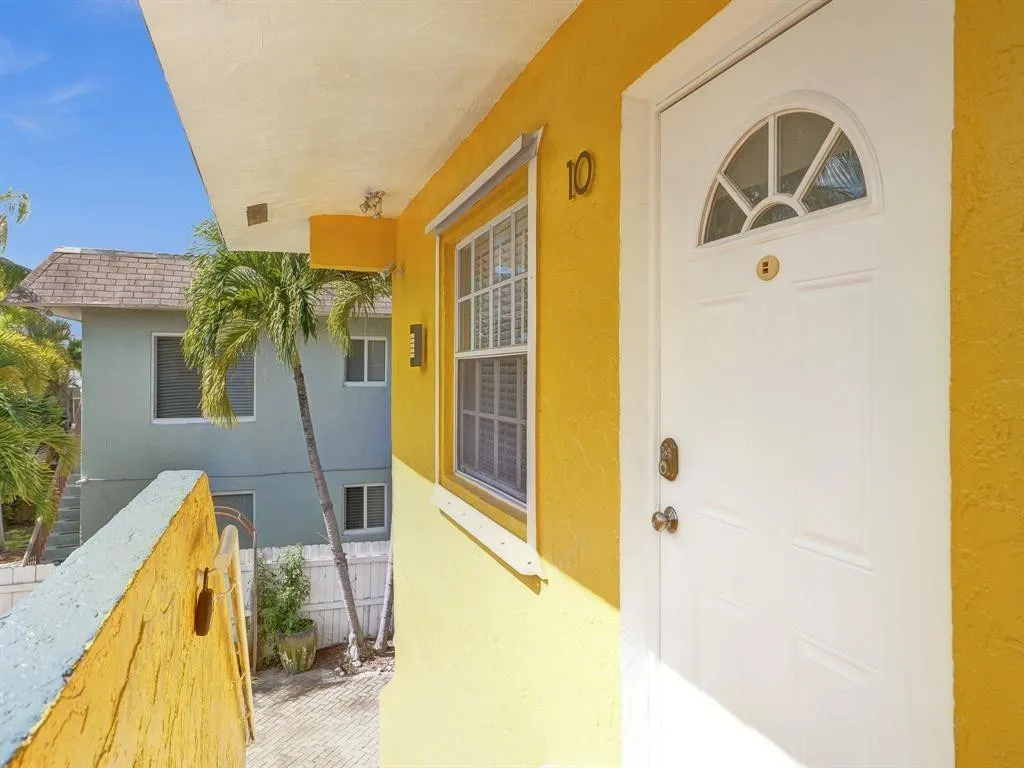51 NE 24TH Street #10
