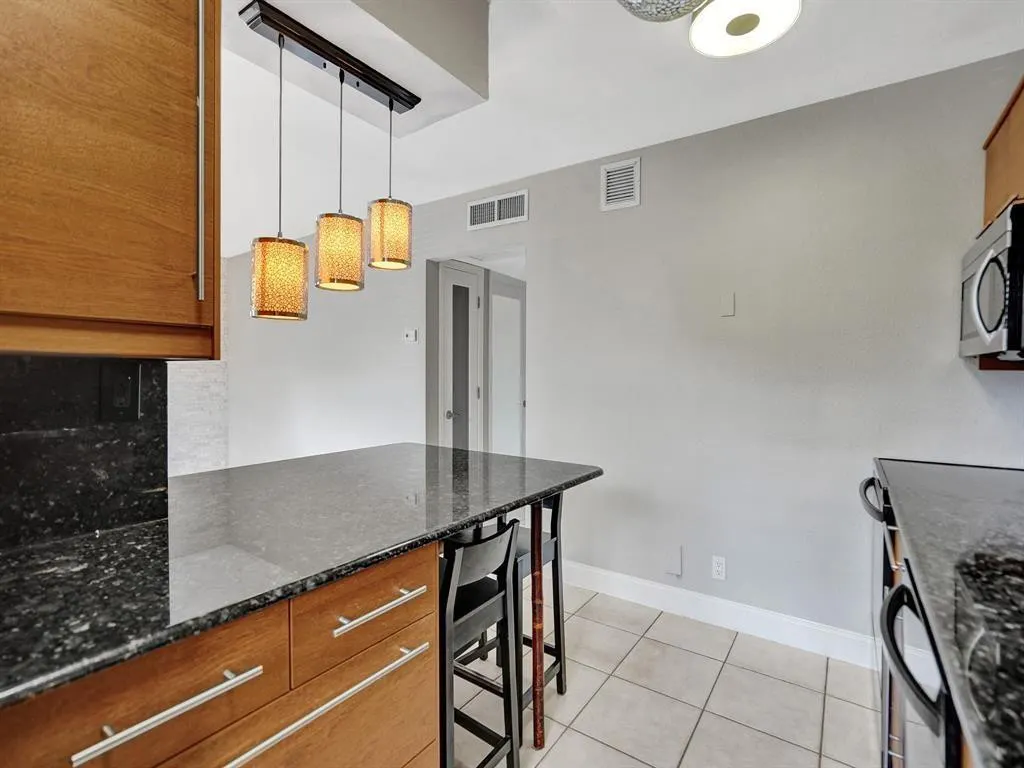 51 NE 24TH Street #10