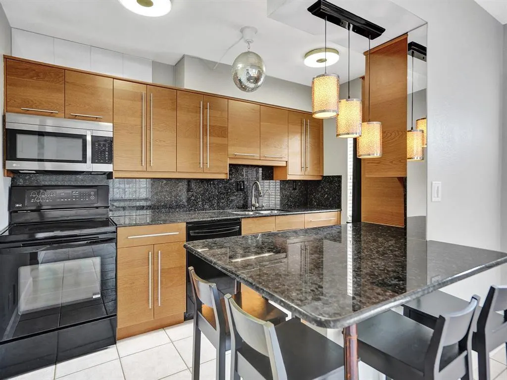 51 NE 24TH Street #10