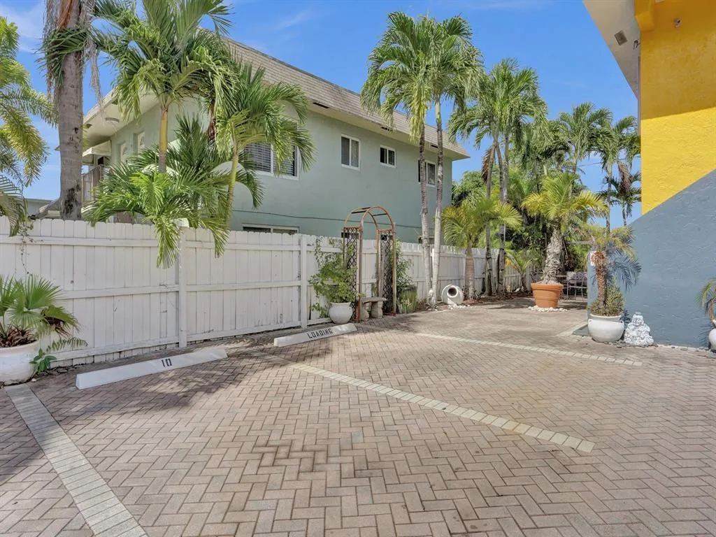 51 NE 24TH Street #10