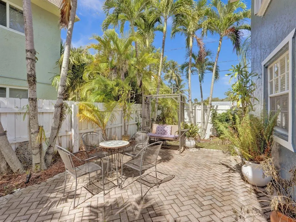 51 NE 24TH Street #10