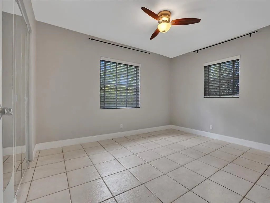 51 NE 24TH Street #10