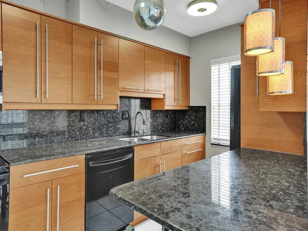 51 NE 24TH Street #10