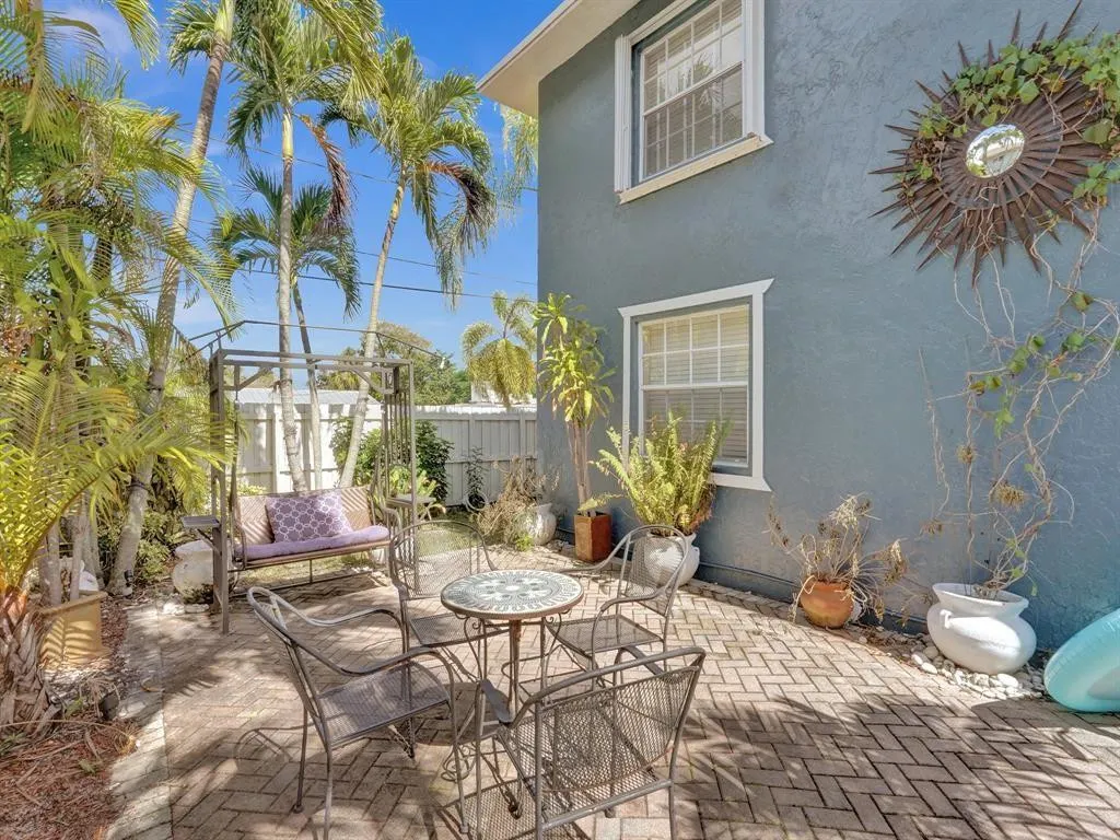 51 NE 24TH Street #10