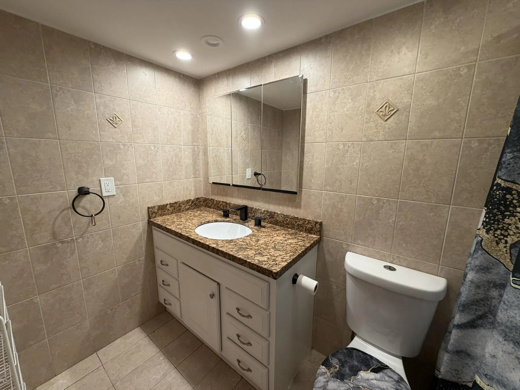 100 GOLDEN ISLES Drive #810