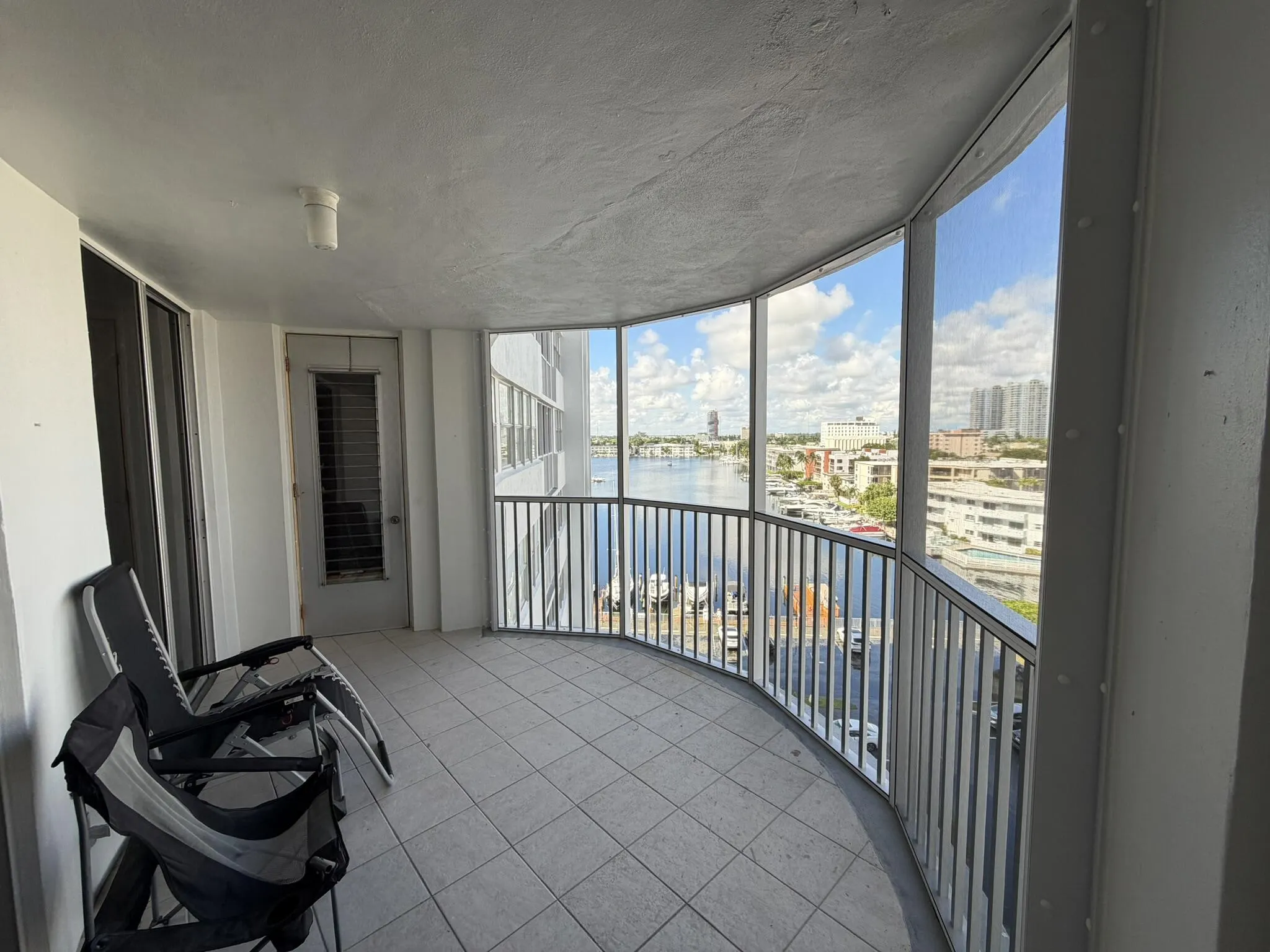 100 GOLDEN ISLES Drive #810