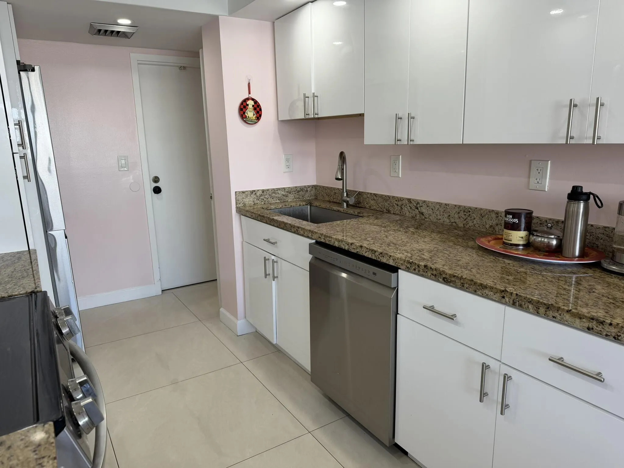 100 GOLDEN ISLES Drive #810