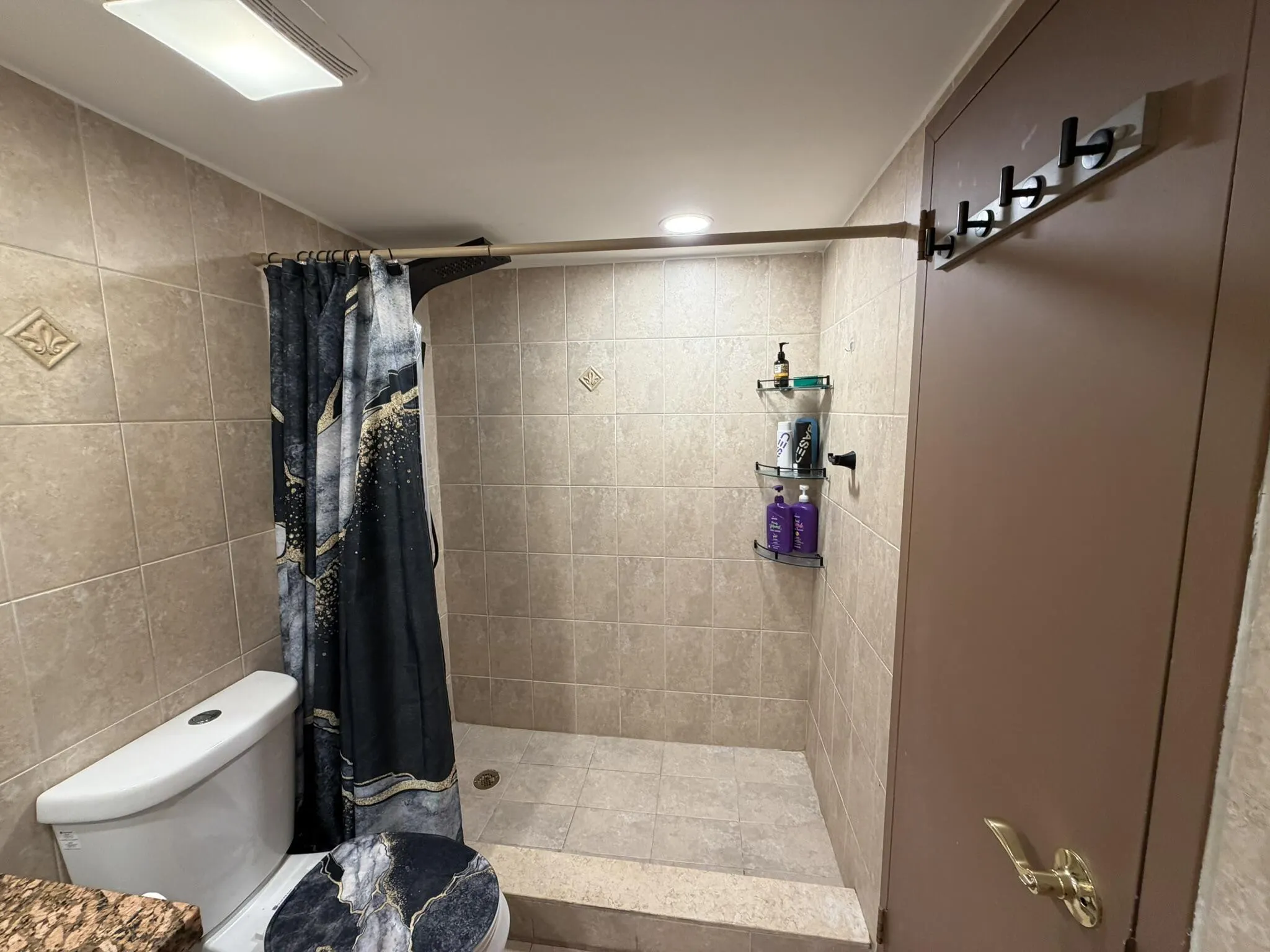 100 GOLDEN ISLES Drive #810
