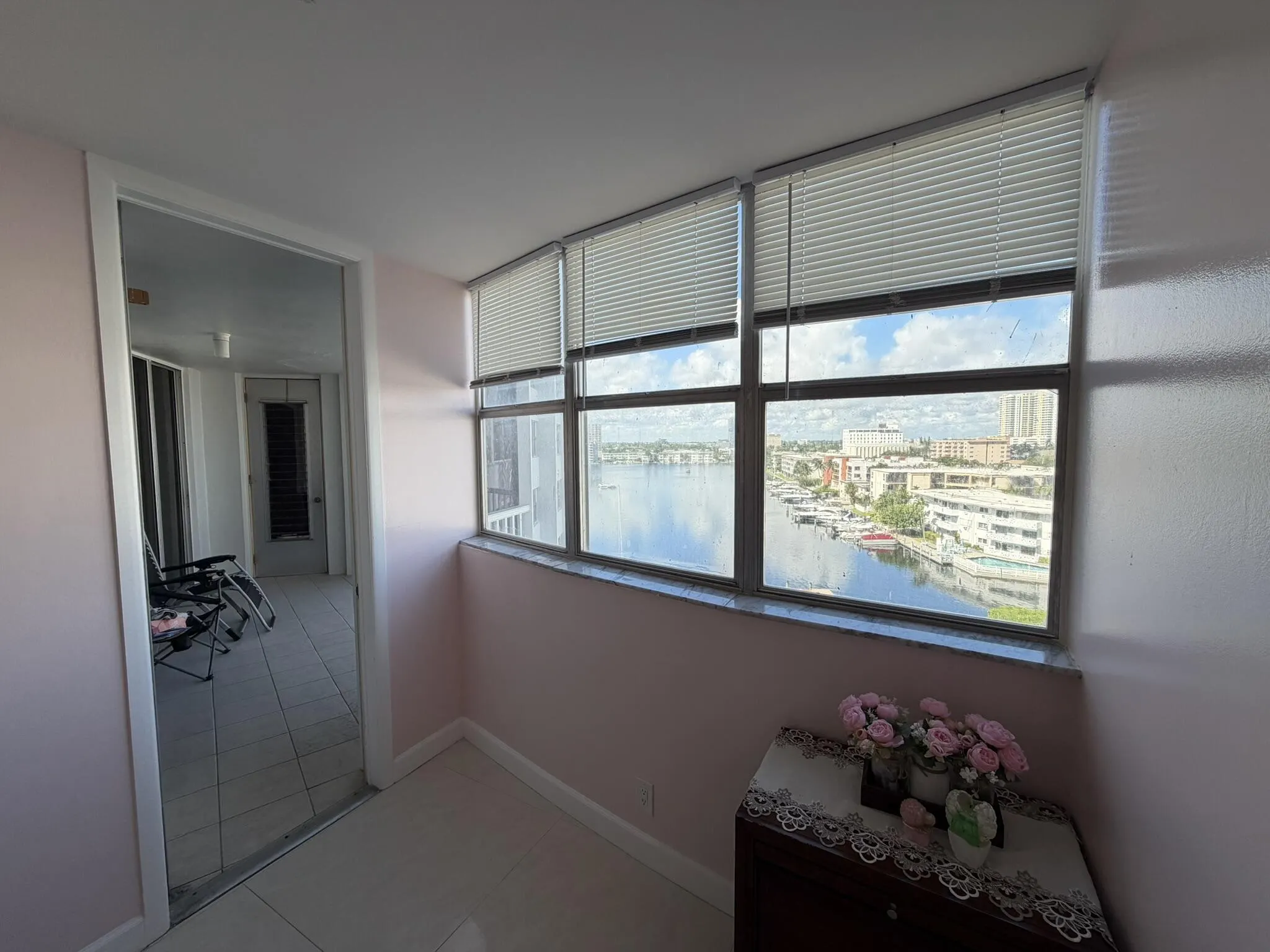 100 GOLDEN ISLES Drive #810