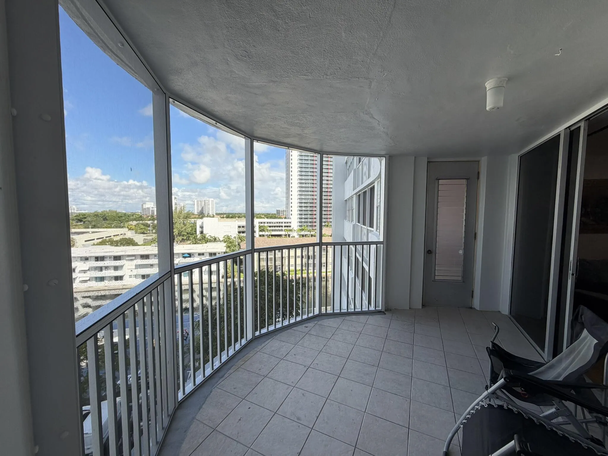 100 GOLDEN ISLES Drive #810