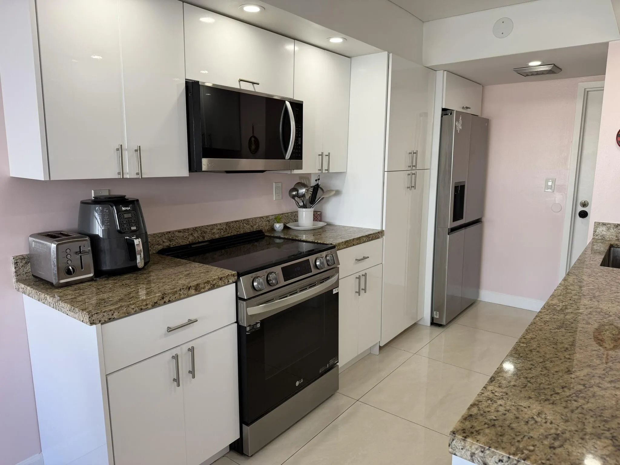 100 GOLDEN ISLES Drive #810