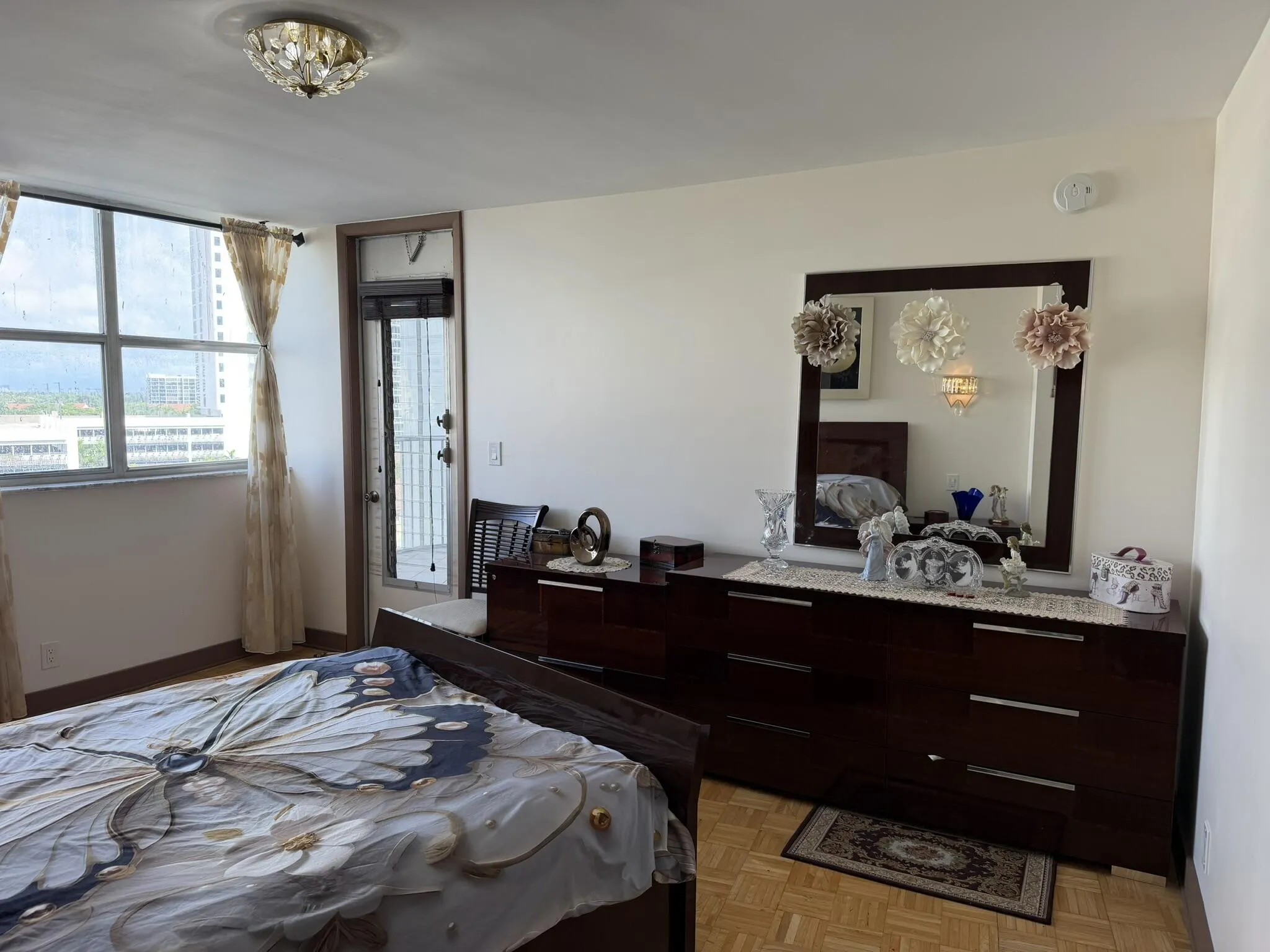 100 GOLDEN ISLES Drive #810