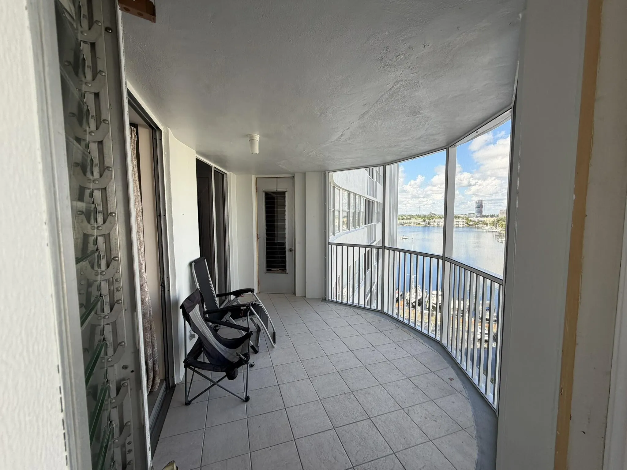 100 GOLDEN ISLES Drive #810
