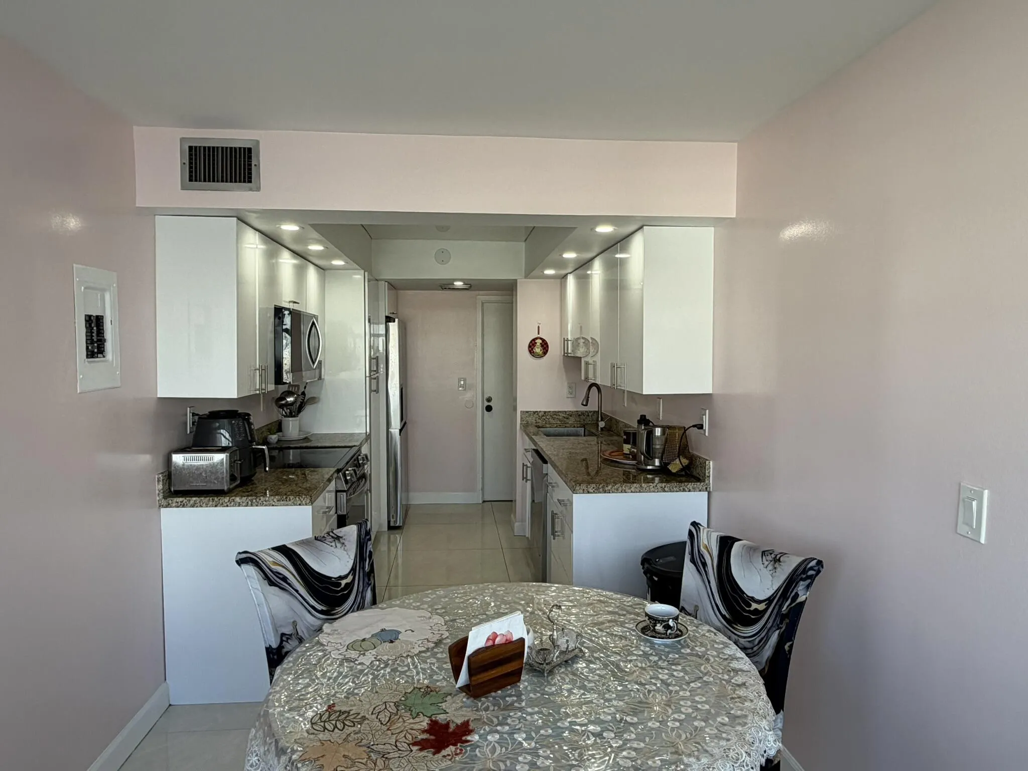 100 GOLDEN ISLES Drive #810