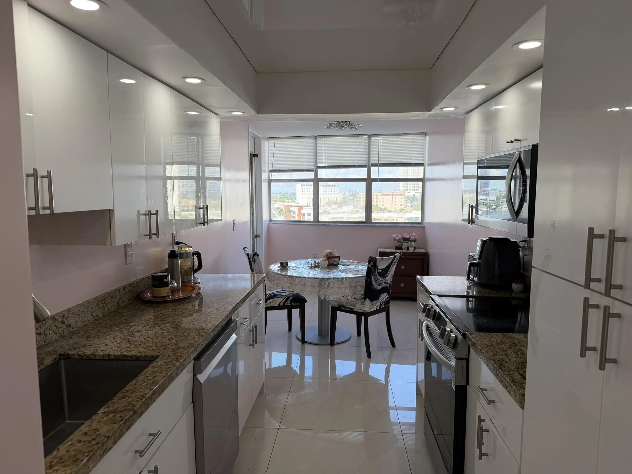 100 GOLDEN ISLES Drive #810