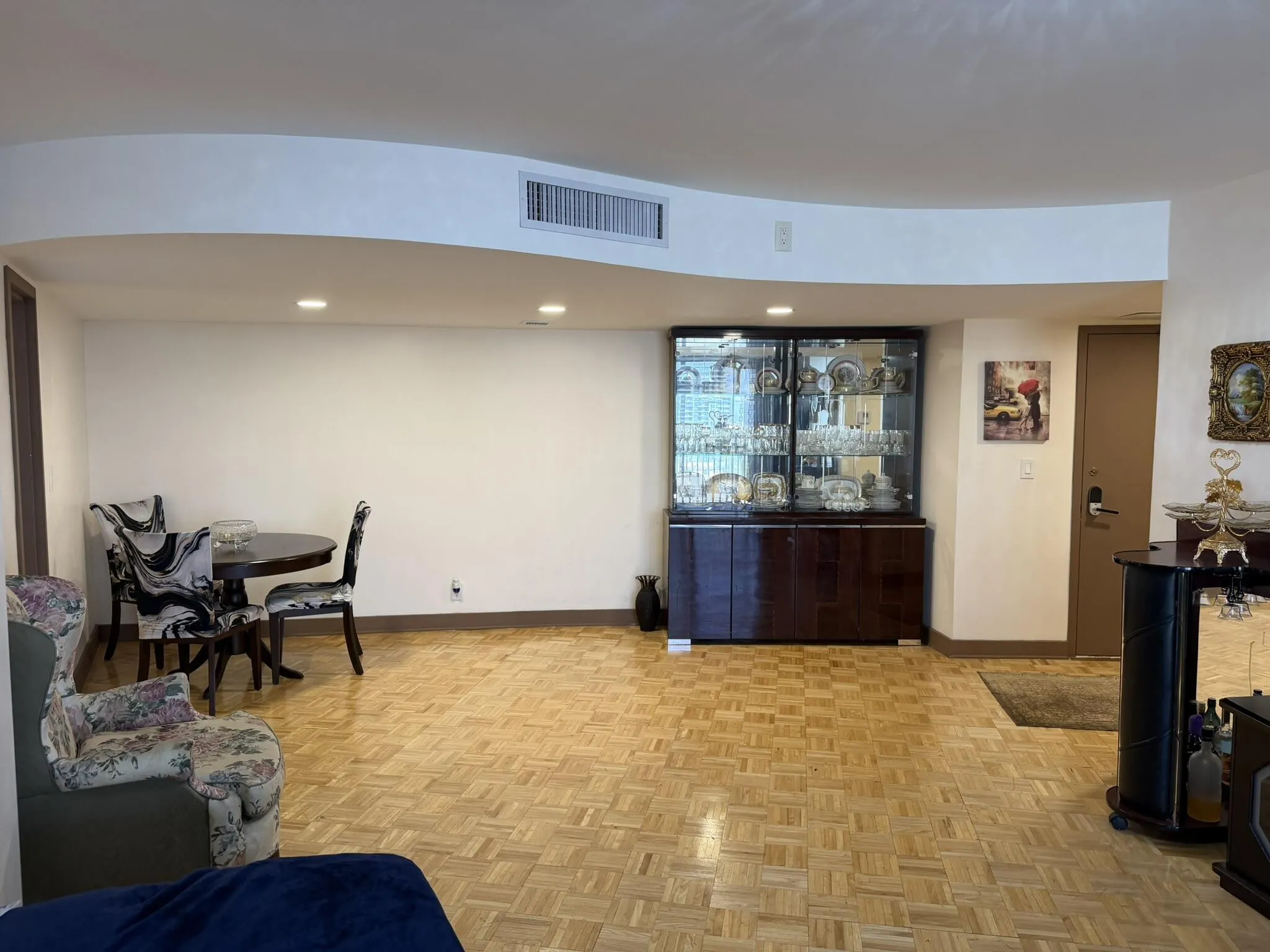 100 GOLDEN ISLES Drive #810