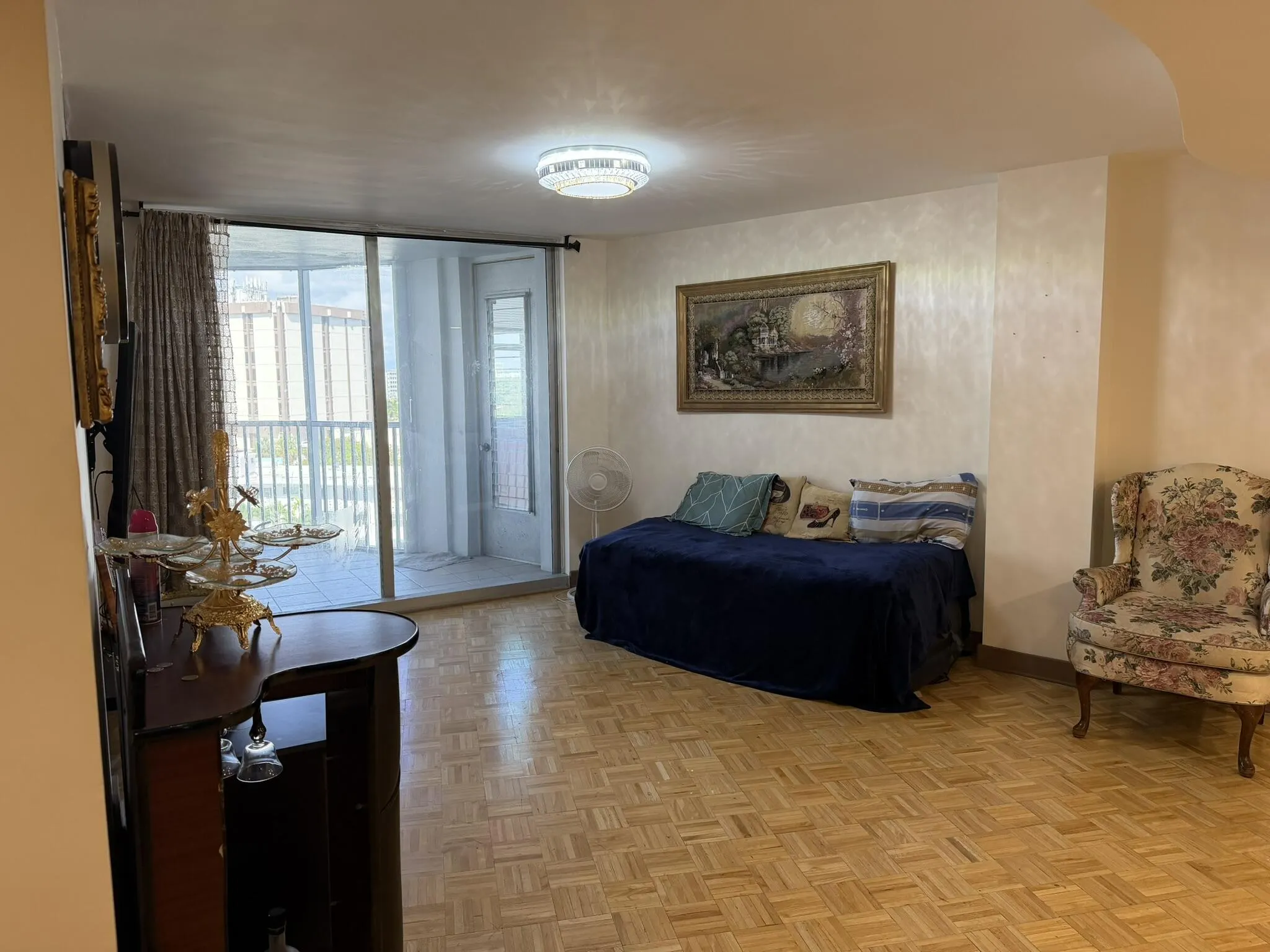 100 GOLDEN ISLES Drive #810
