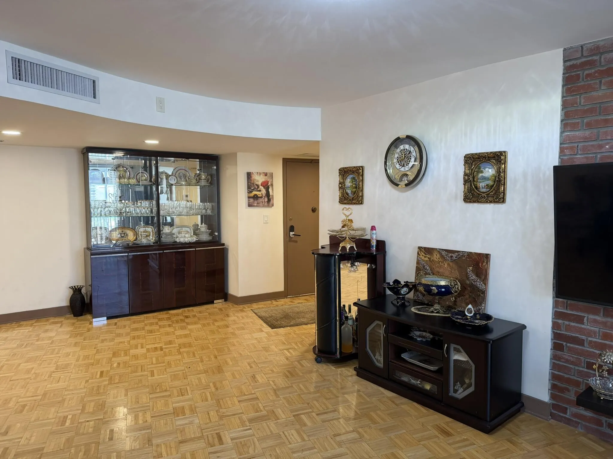100 GOLDEN ISLES Drive #810