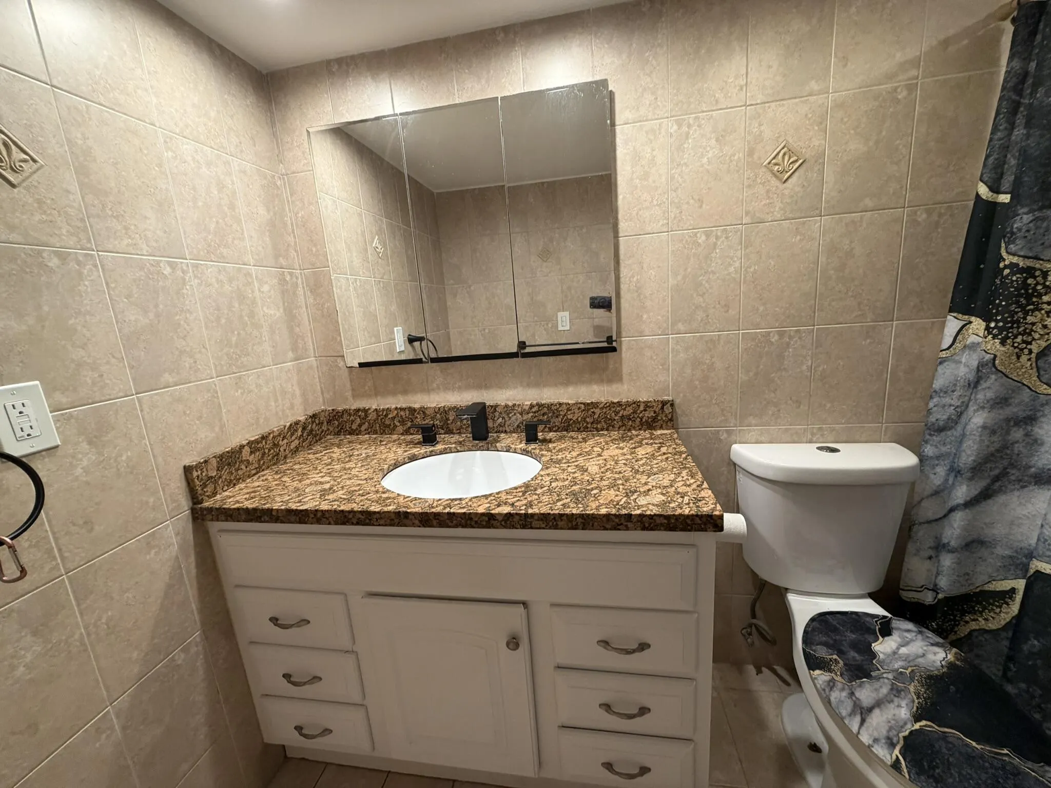100 GOLDEN ISLES Drive #810