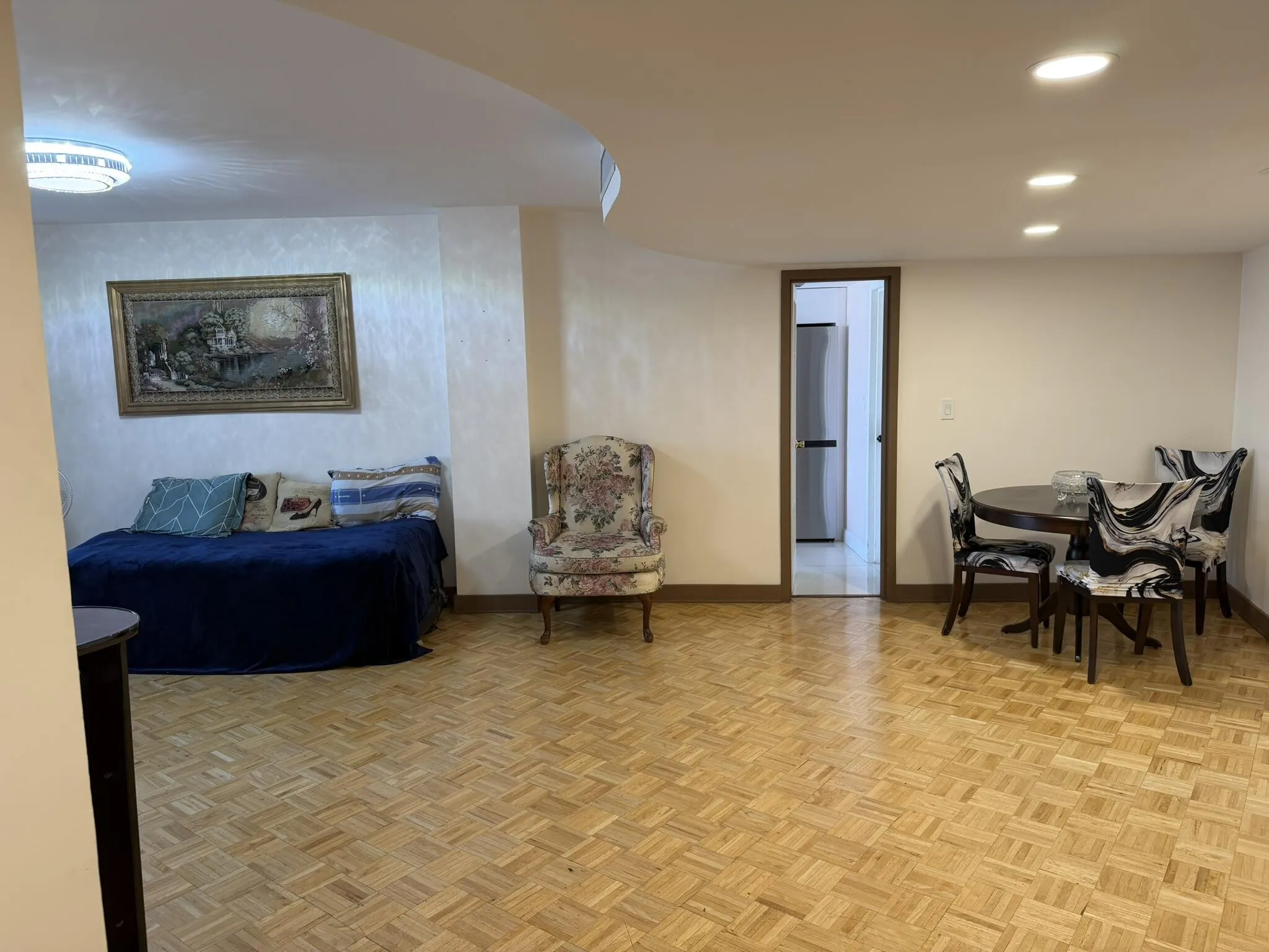 100 GOLDEN ISLES Drive #810
