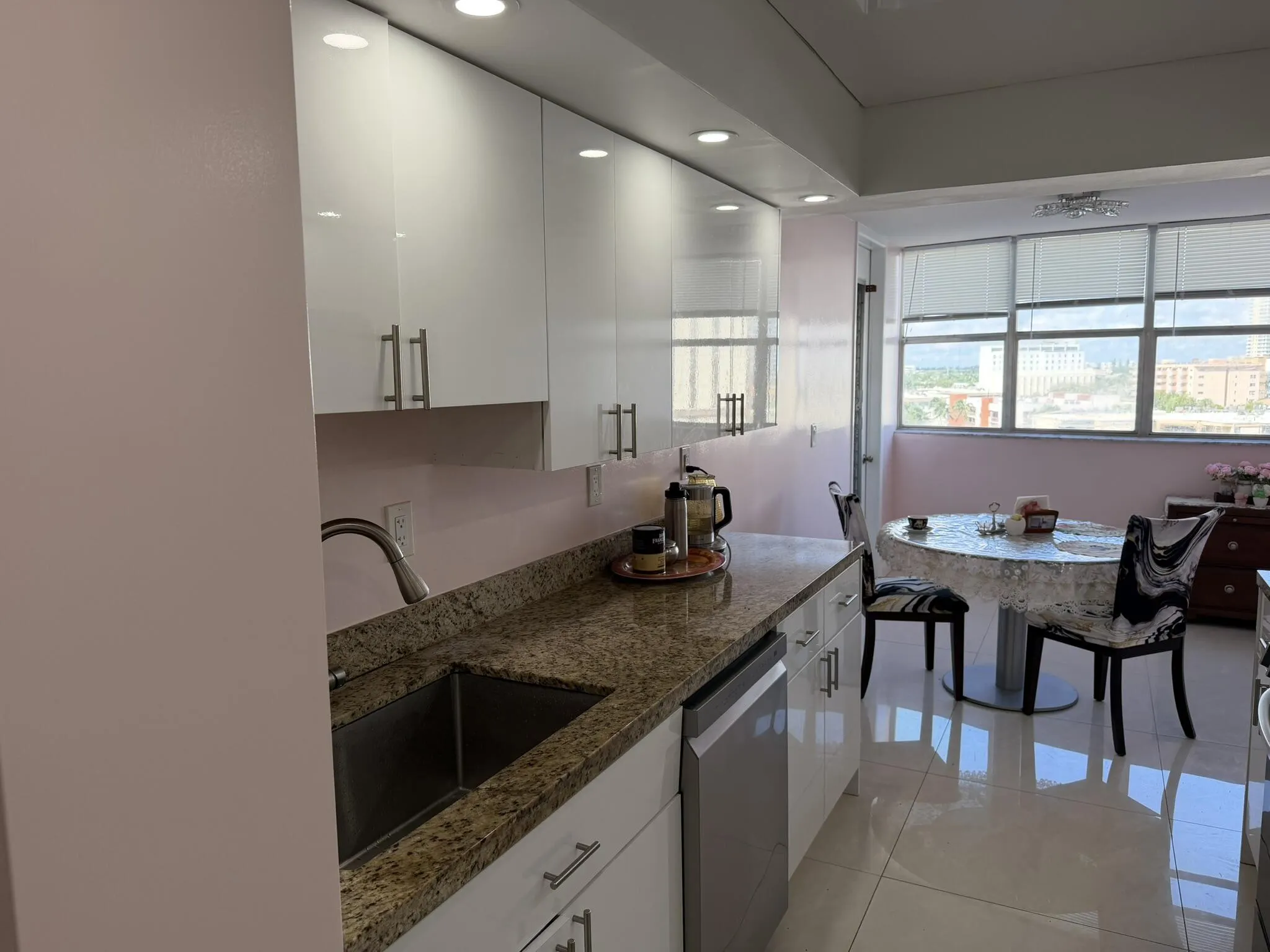 100 GOLDEN ISLES Drive #810