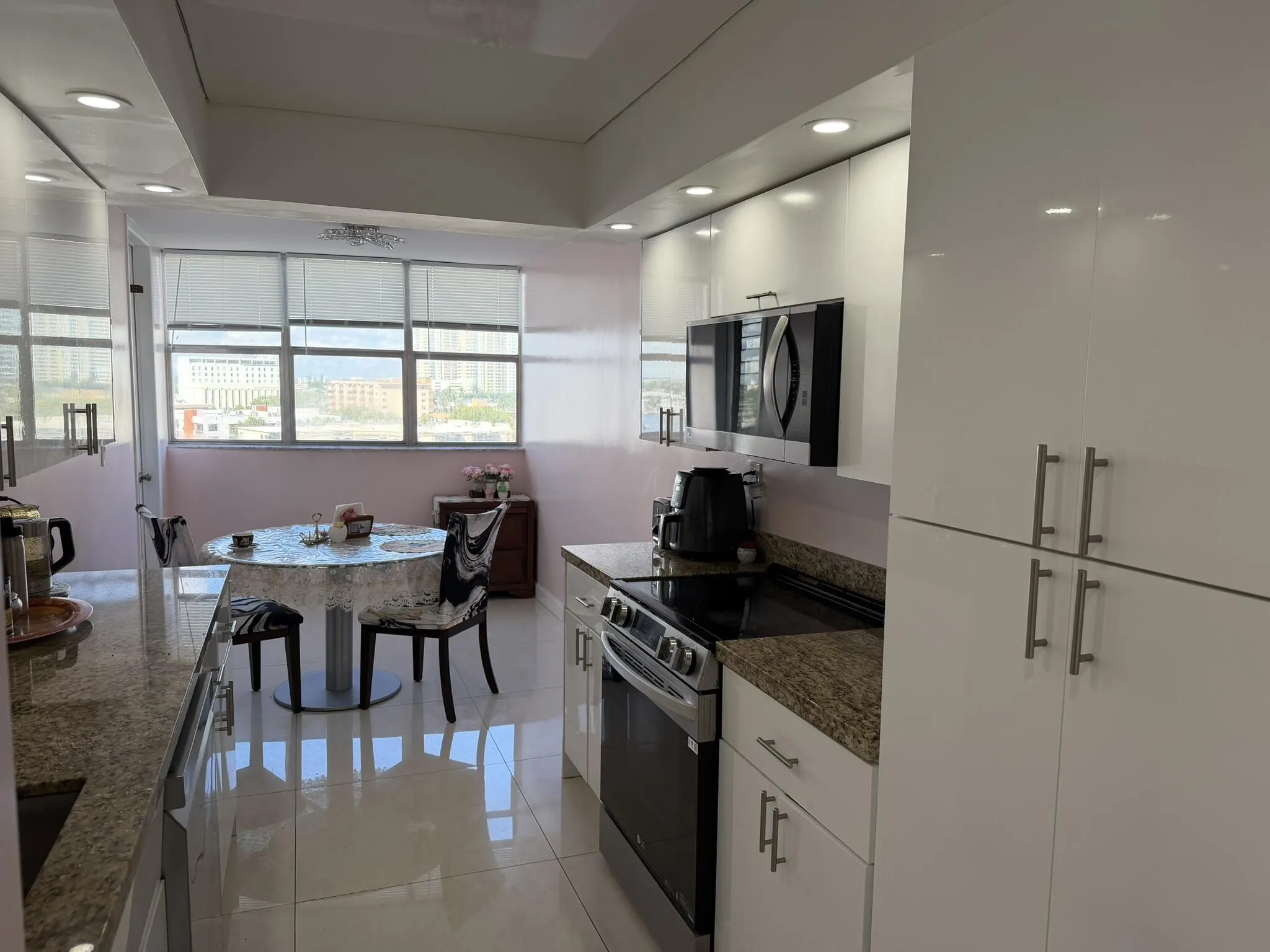 100 GOLDEN ISLES Drive #810