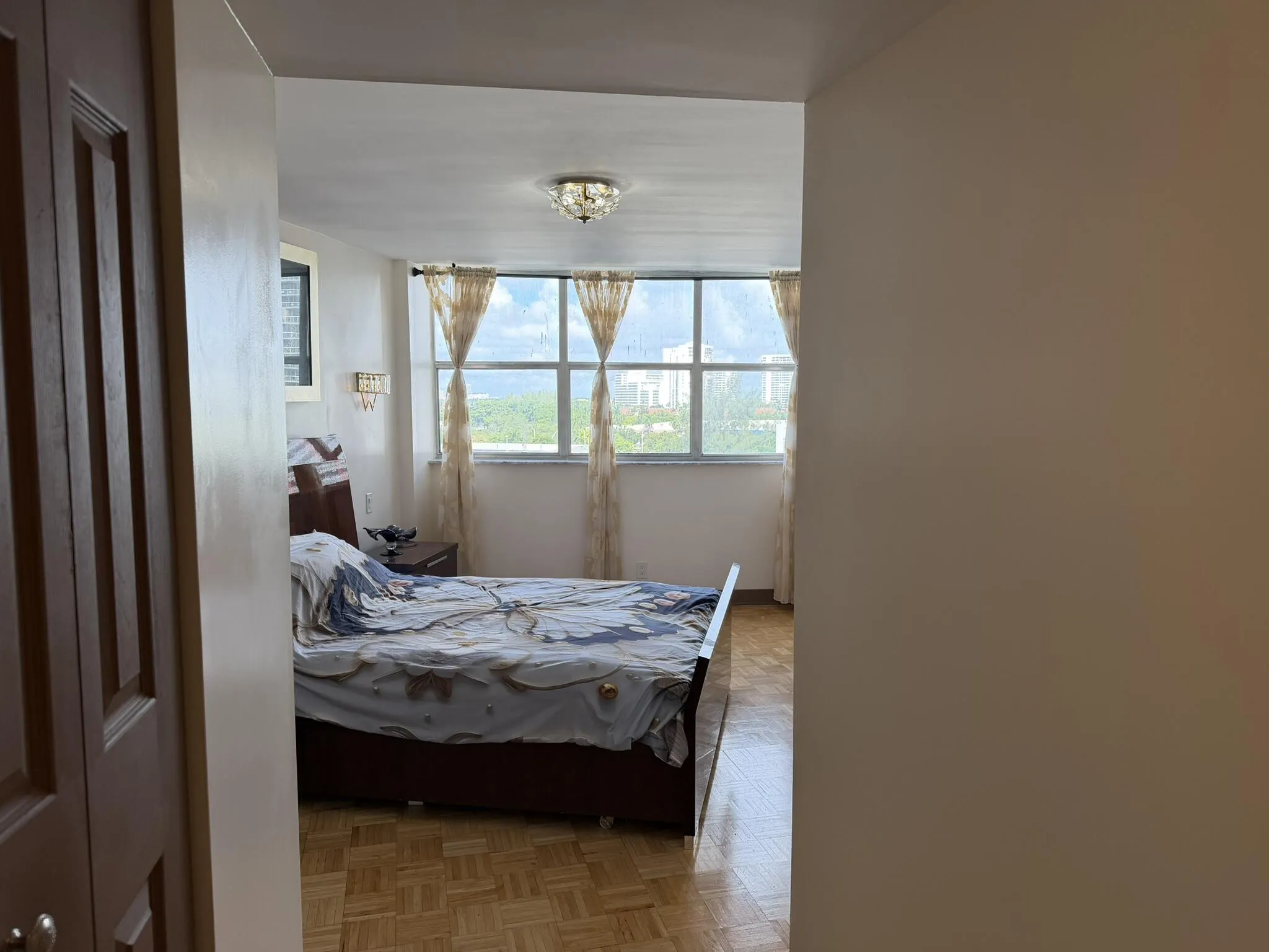 100 GOLDEN ISLES Drive #810