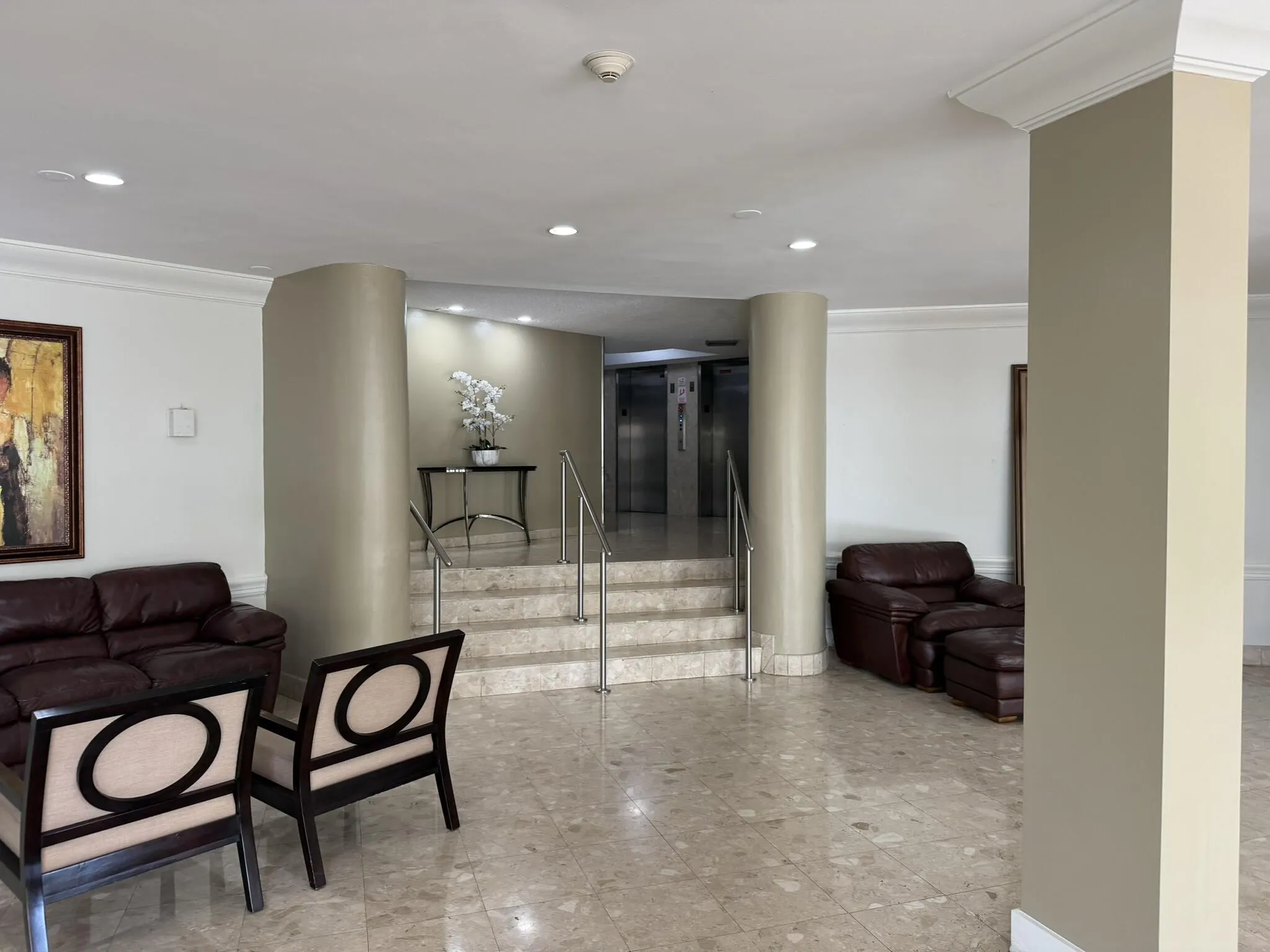 100 GOLDEN ISLES Drive #810