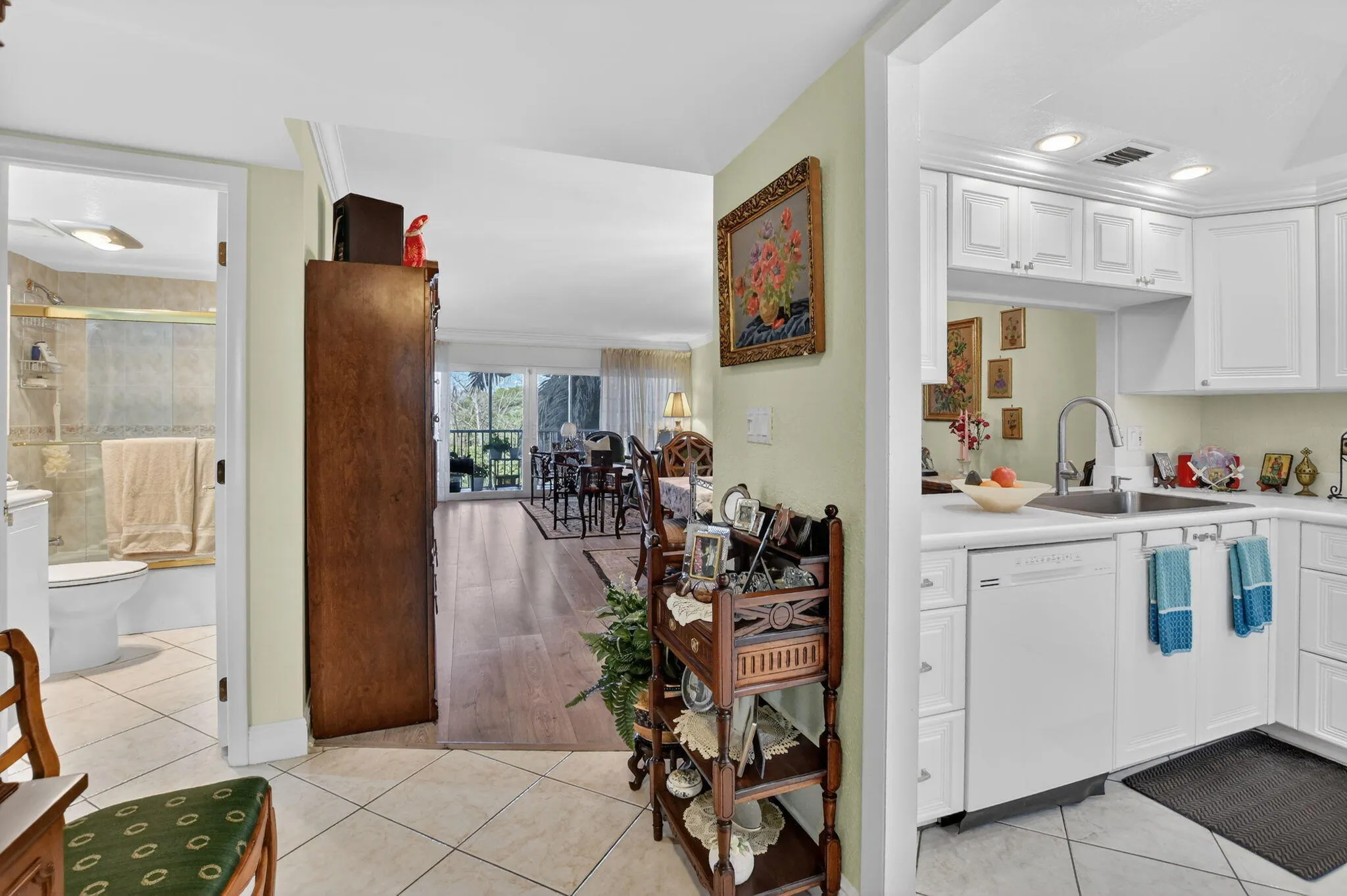1537 E HILLSBORO Boulevard #444