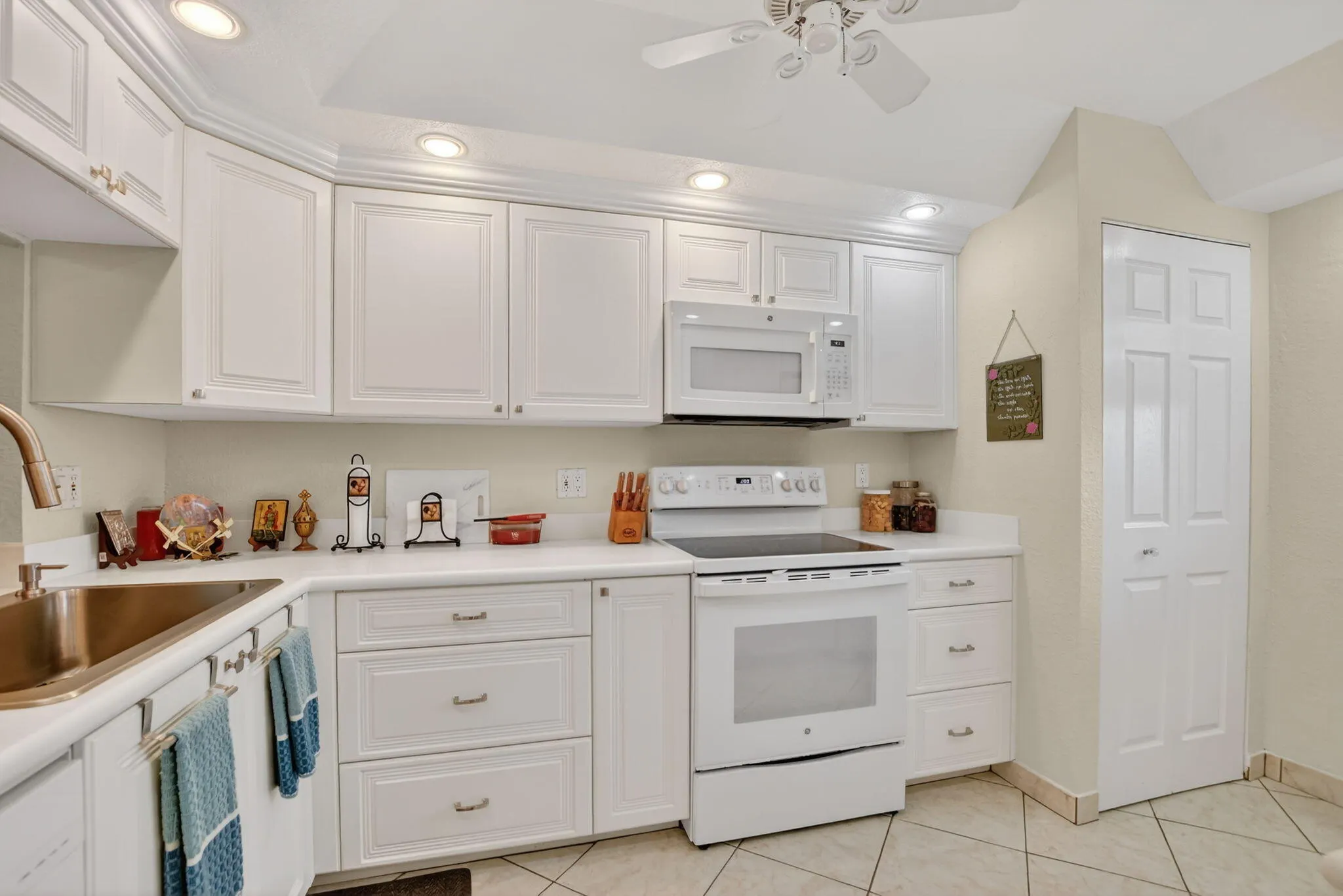 1537 E HILLSBORO Boulevard #444