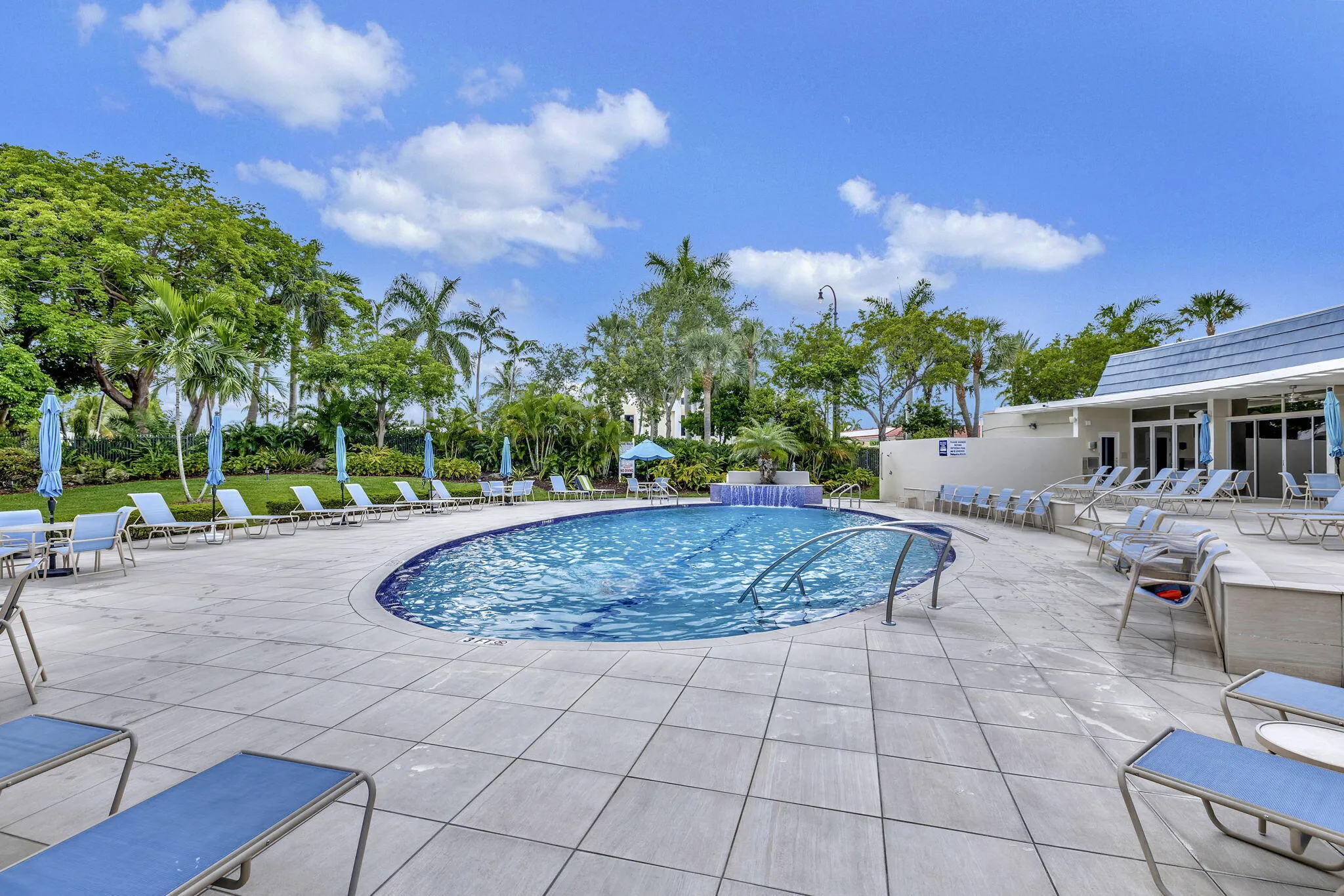 1537 E HILLSBORO Boulevard #444