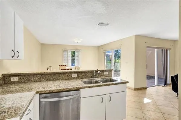 4050 EASTRIDGE Drive