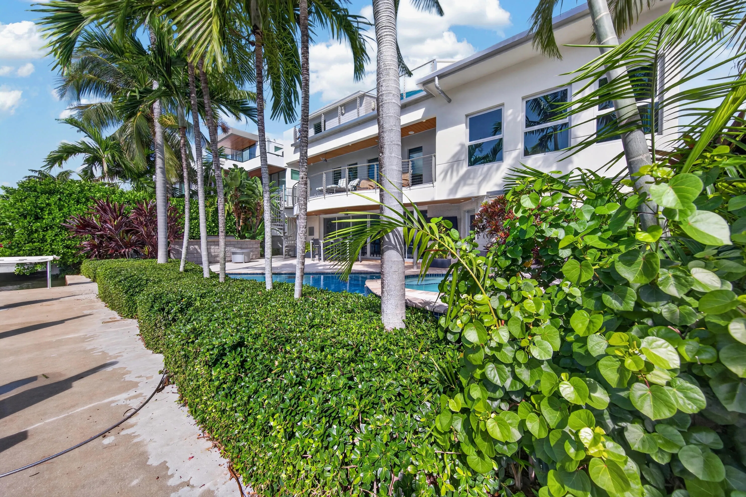 1736 SE 13TH Street
