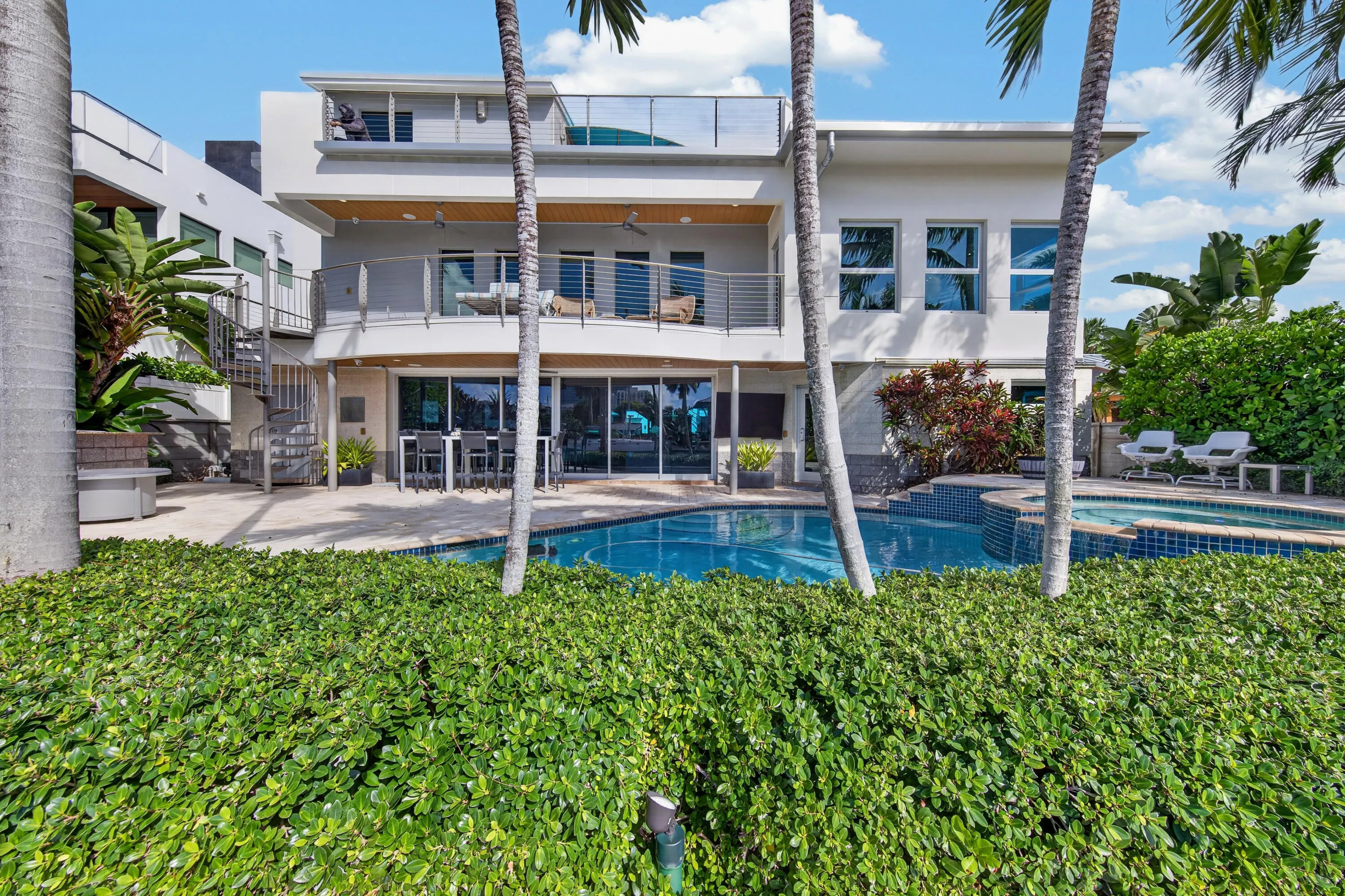 1736 SE 13TH Street