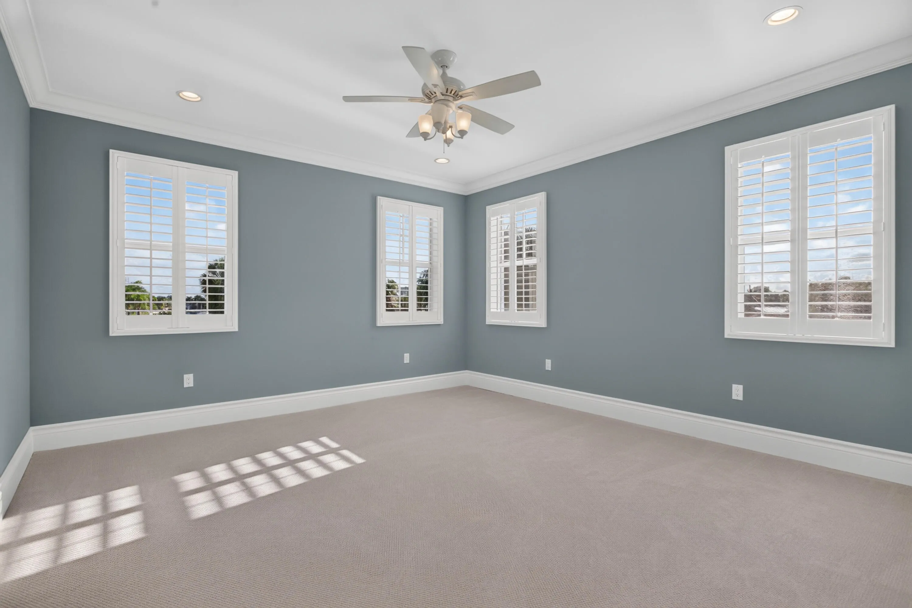 900 SE 6th Avenue