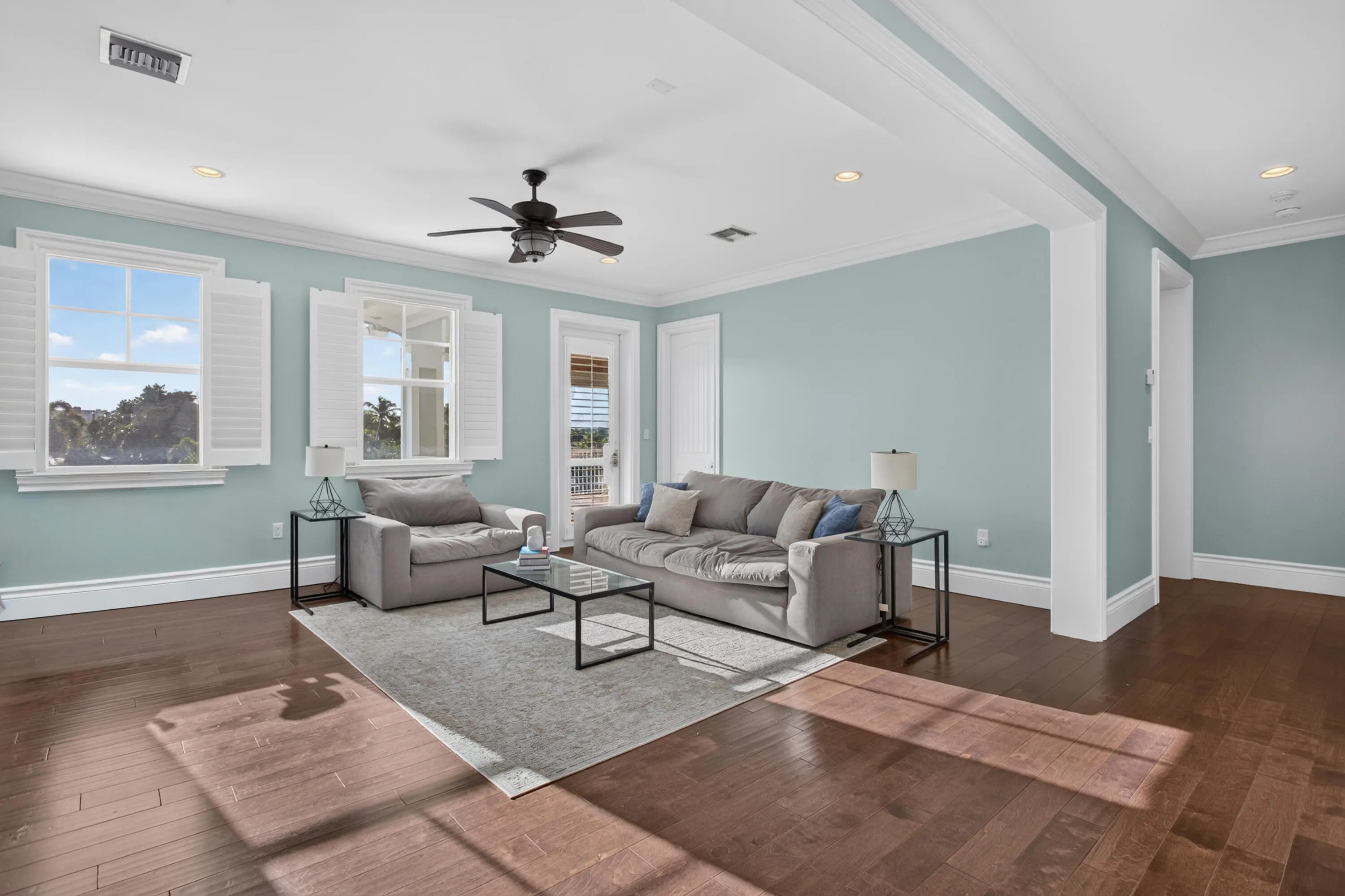 900 SE 6th Avenue