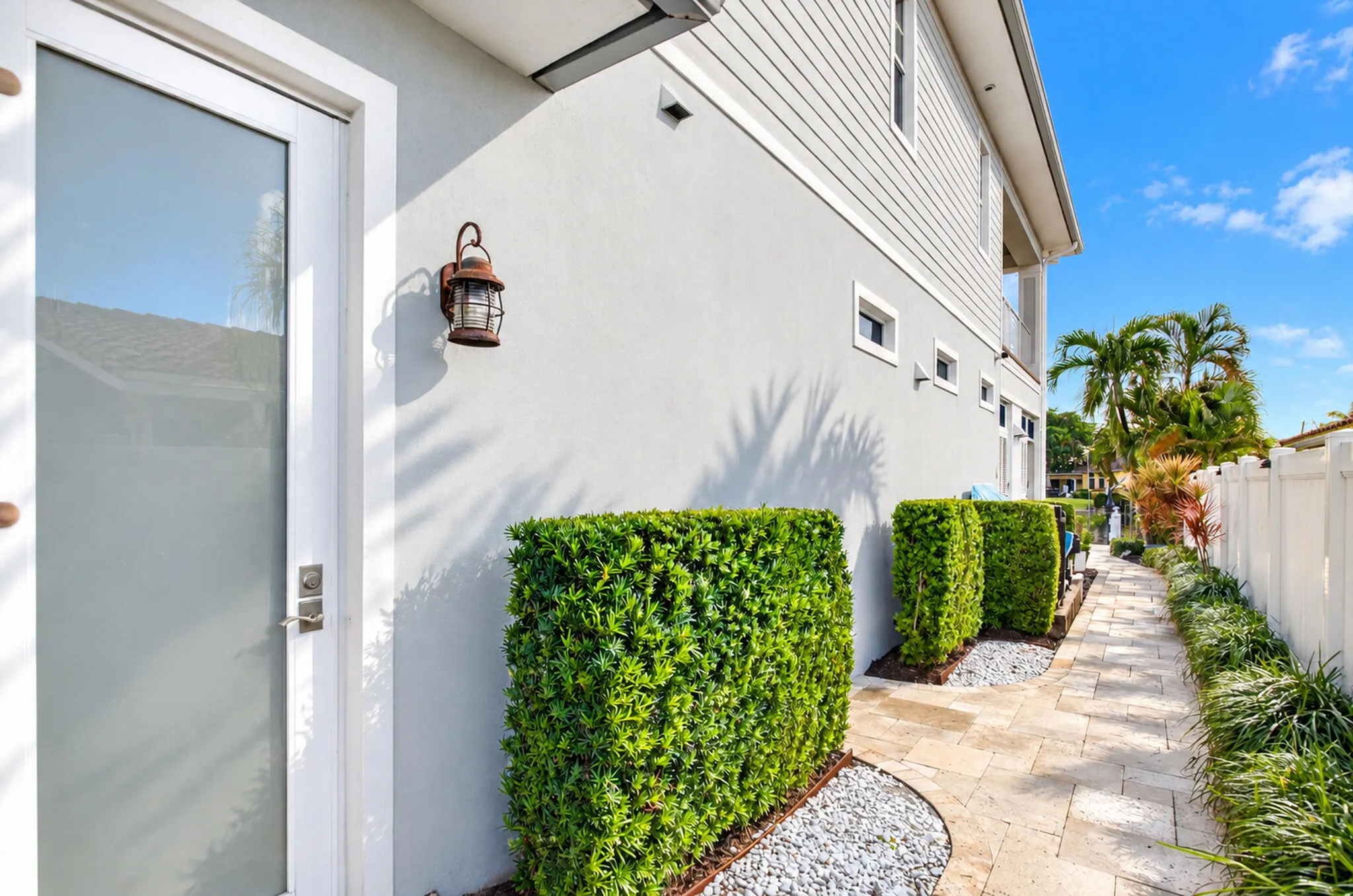 900 SE 6th Avenue