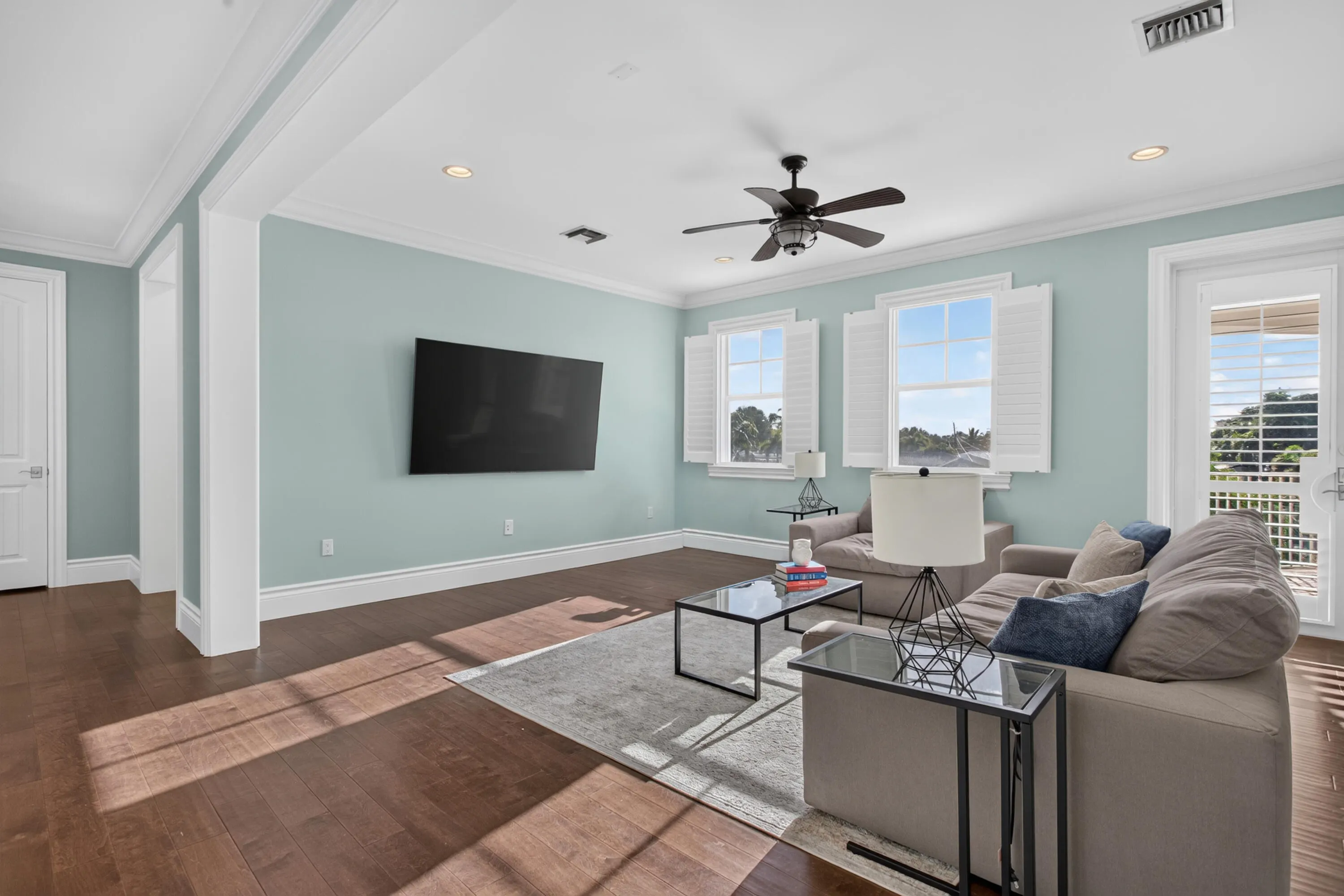 900 SE 6th Avenue