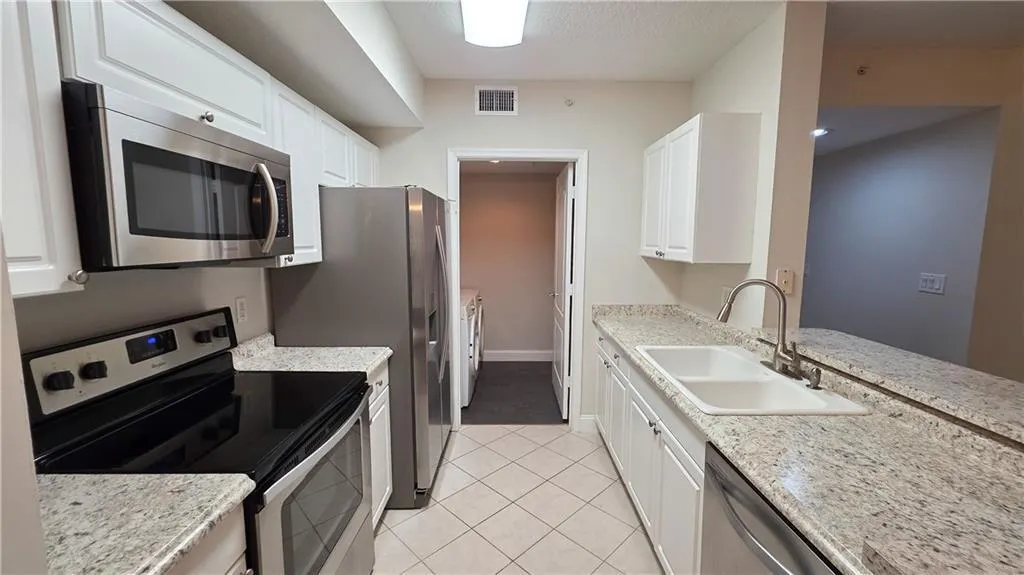 5090 FAIRWAYS Circle #H105
