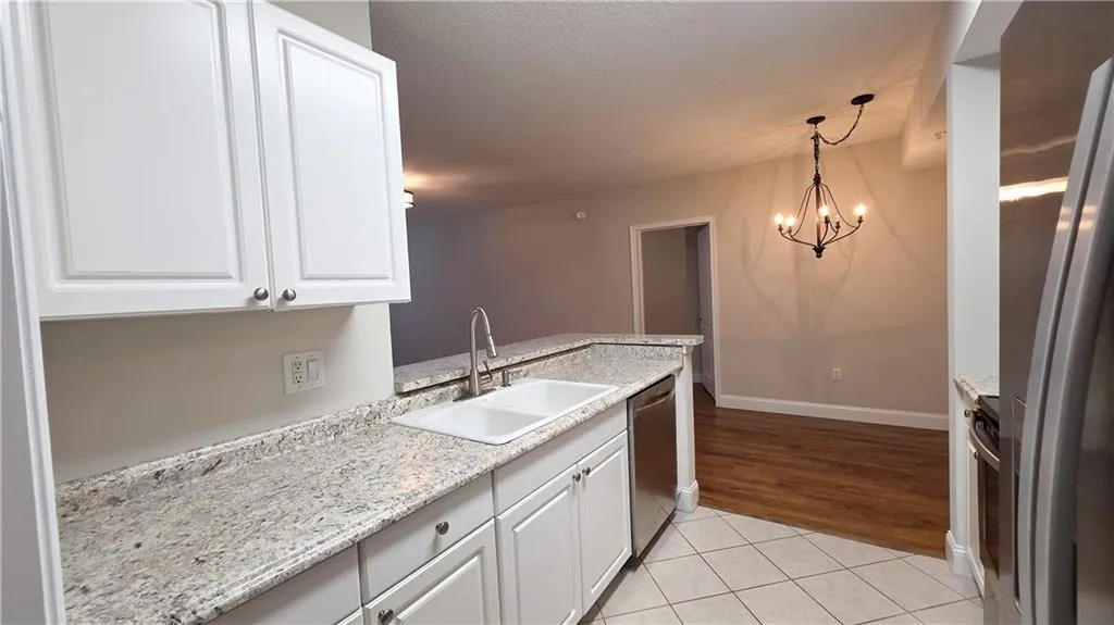 5090 FAIRWAYS Circle #H105