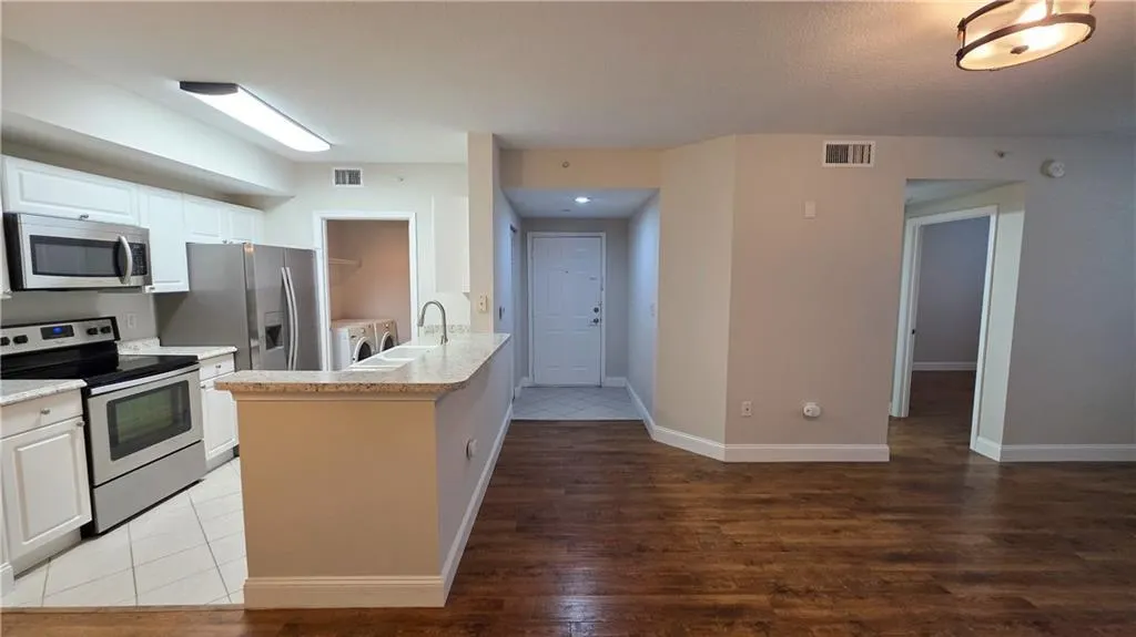 5090 FAIRWAYS Circle #H105