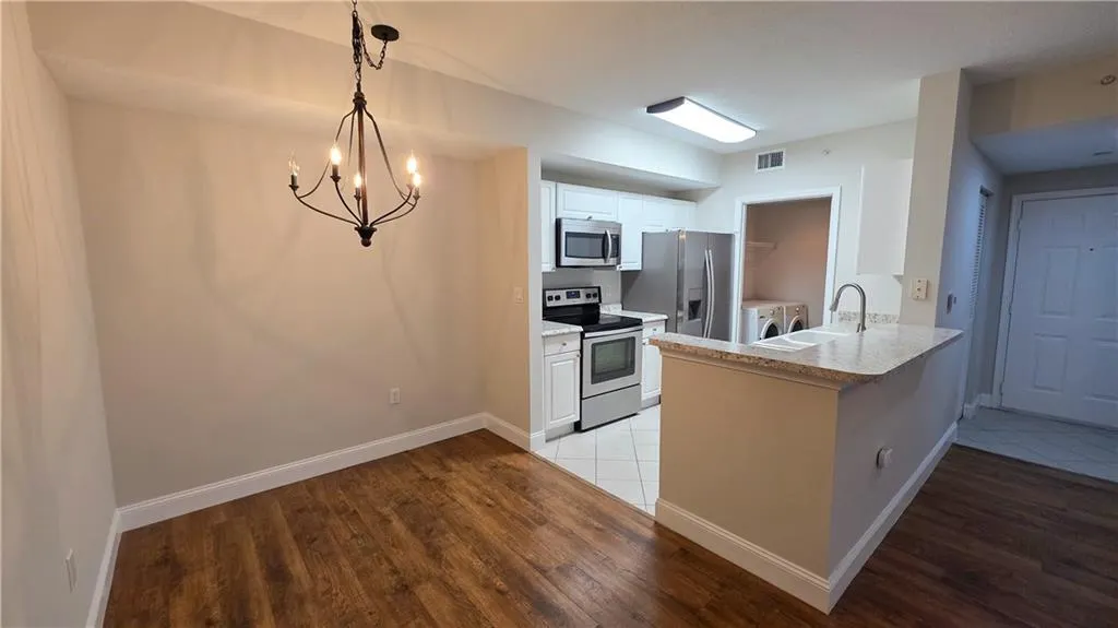 5090 FAIRWAYS Circle #H105