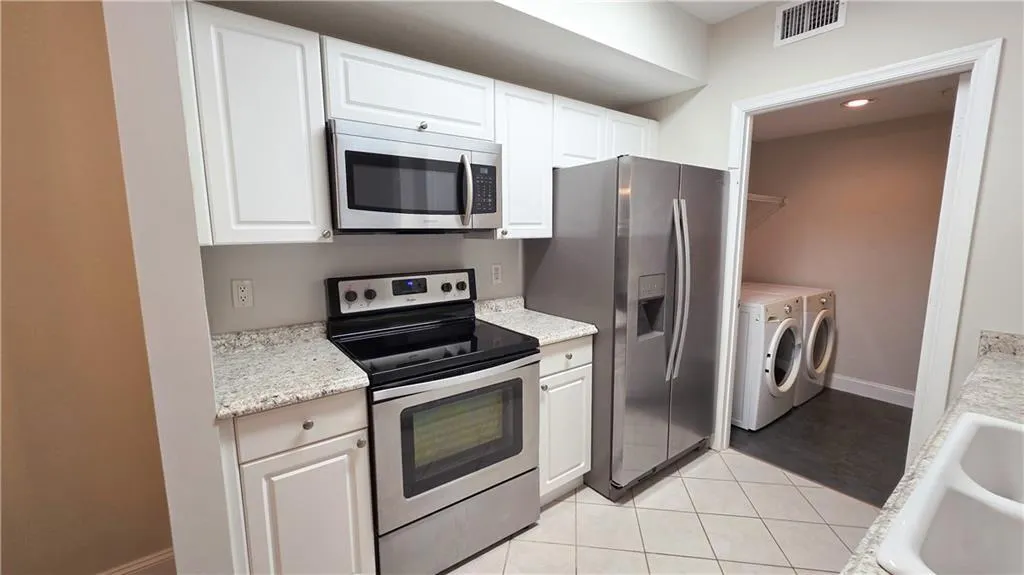 5090 FAIRWAYS Circle #H105
