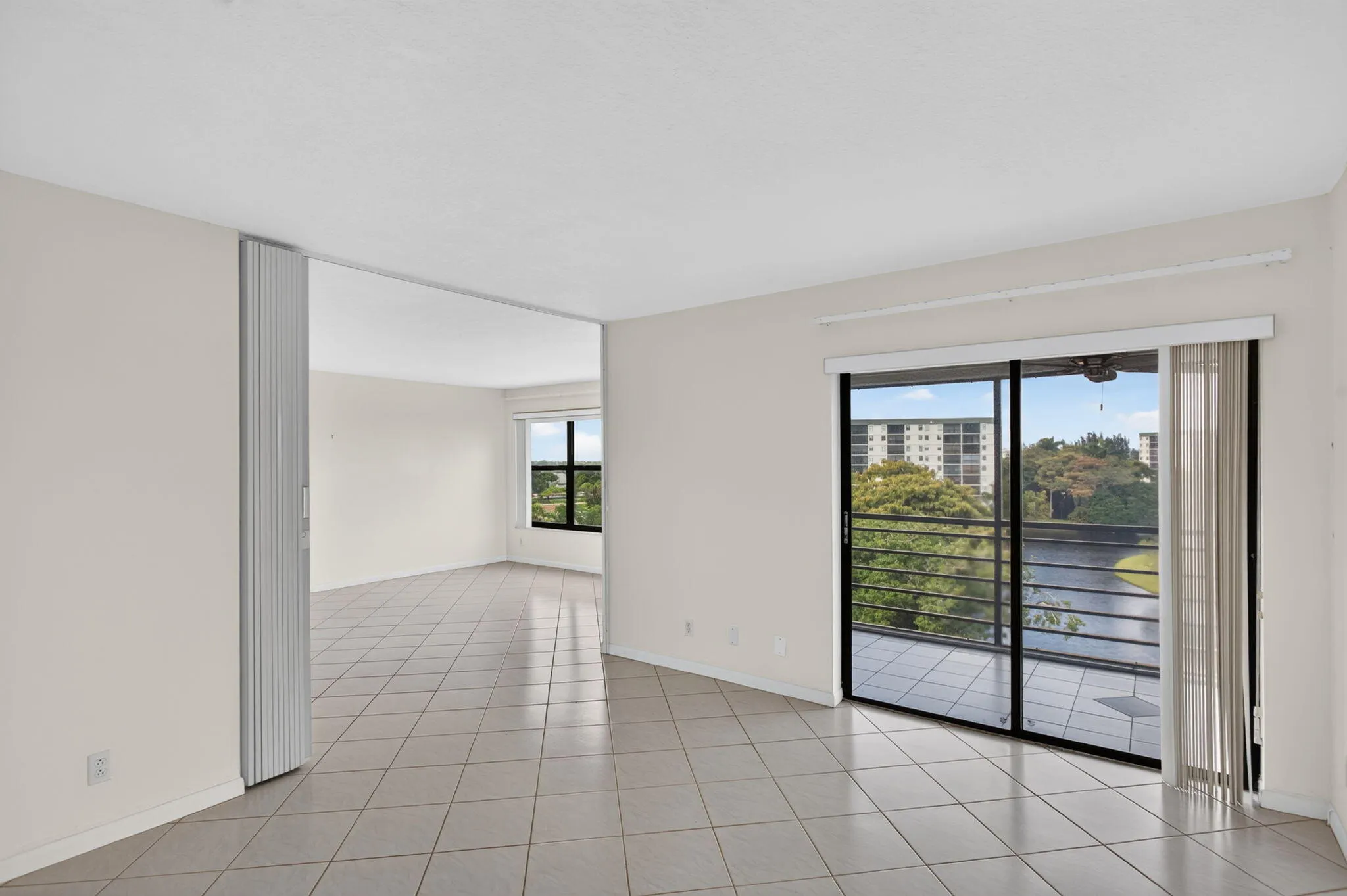 2309 S CYPRESS BEND Drive #611D