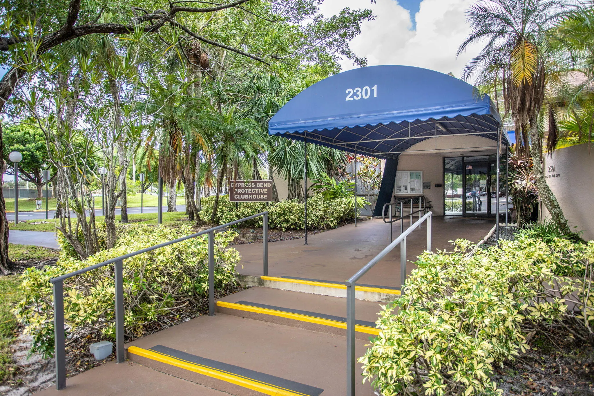 2309 S CYPRESS BEND Drive #611D