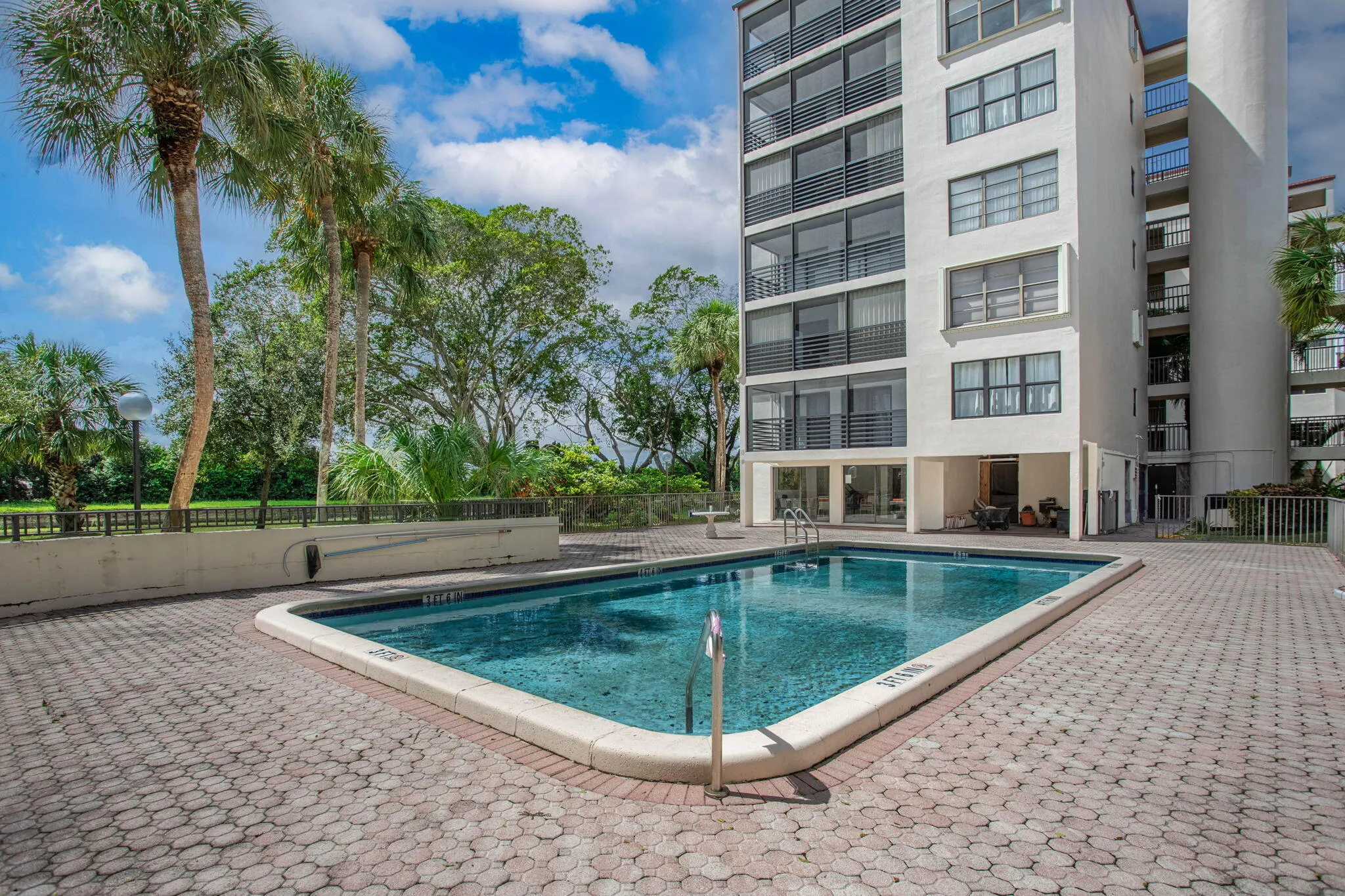 2309 S CYPRESS BEND Drive #611D